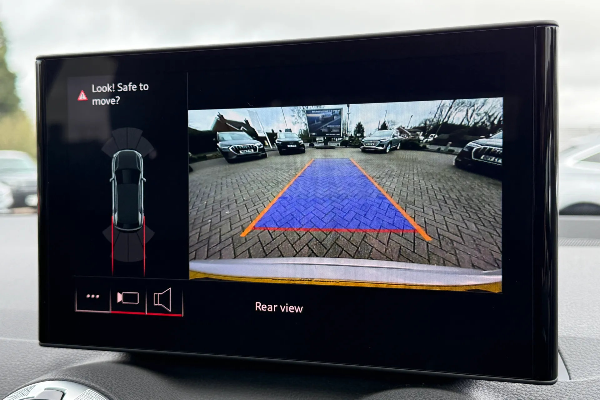 Audi Q2 thumbnail image number 4