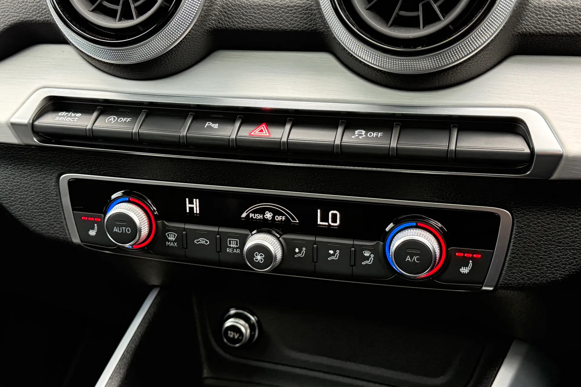 Audi Q2 thumbnail image number 14