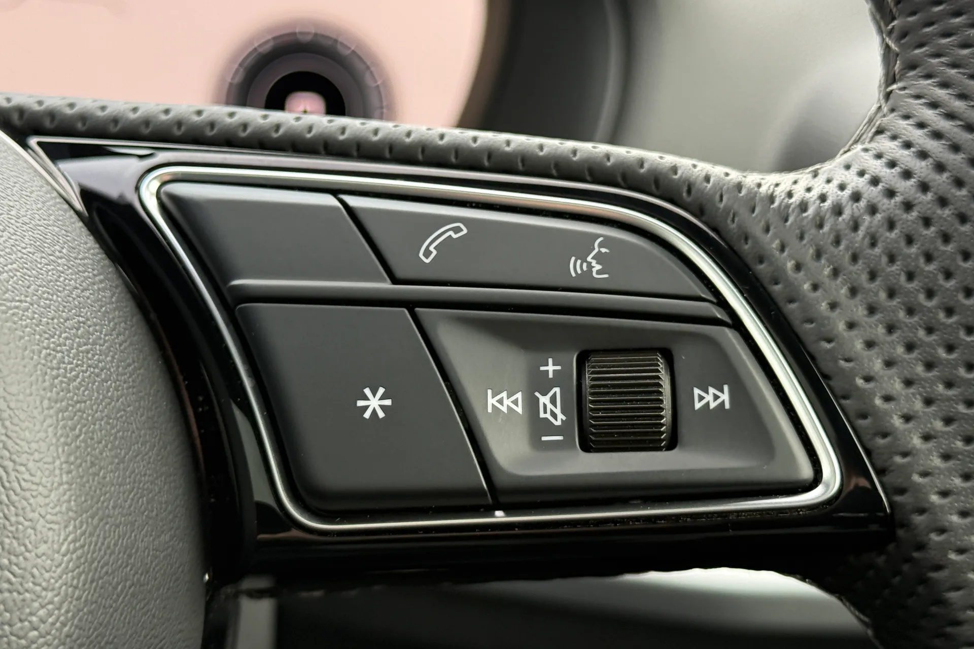 Audi Q2 thumbnail image number 21