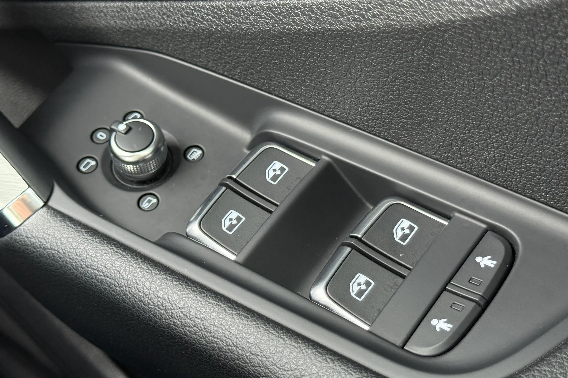 Audi Q2 thumbnail image number 19