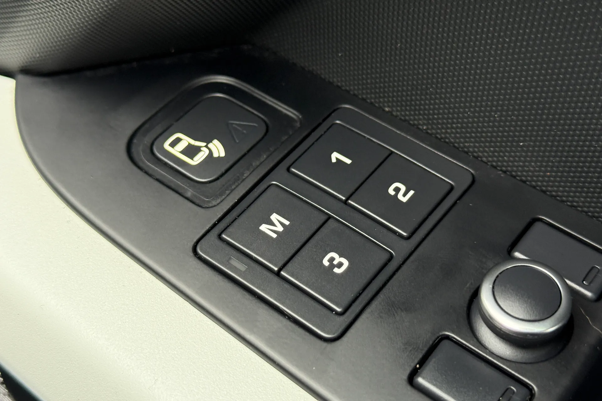 LAND ROVER DEFENDER thumbnail image number 48