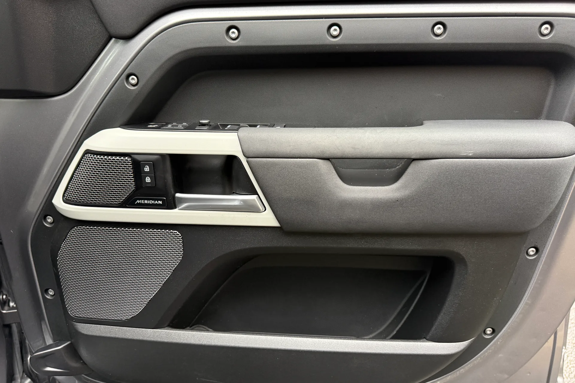 LAND ROVER DEFENDER thumbnail image number 47