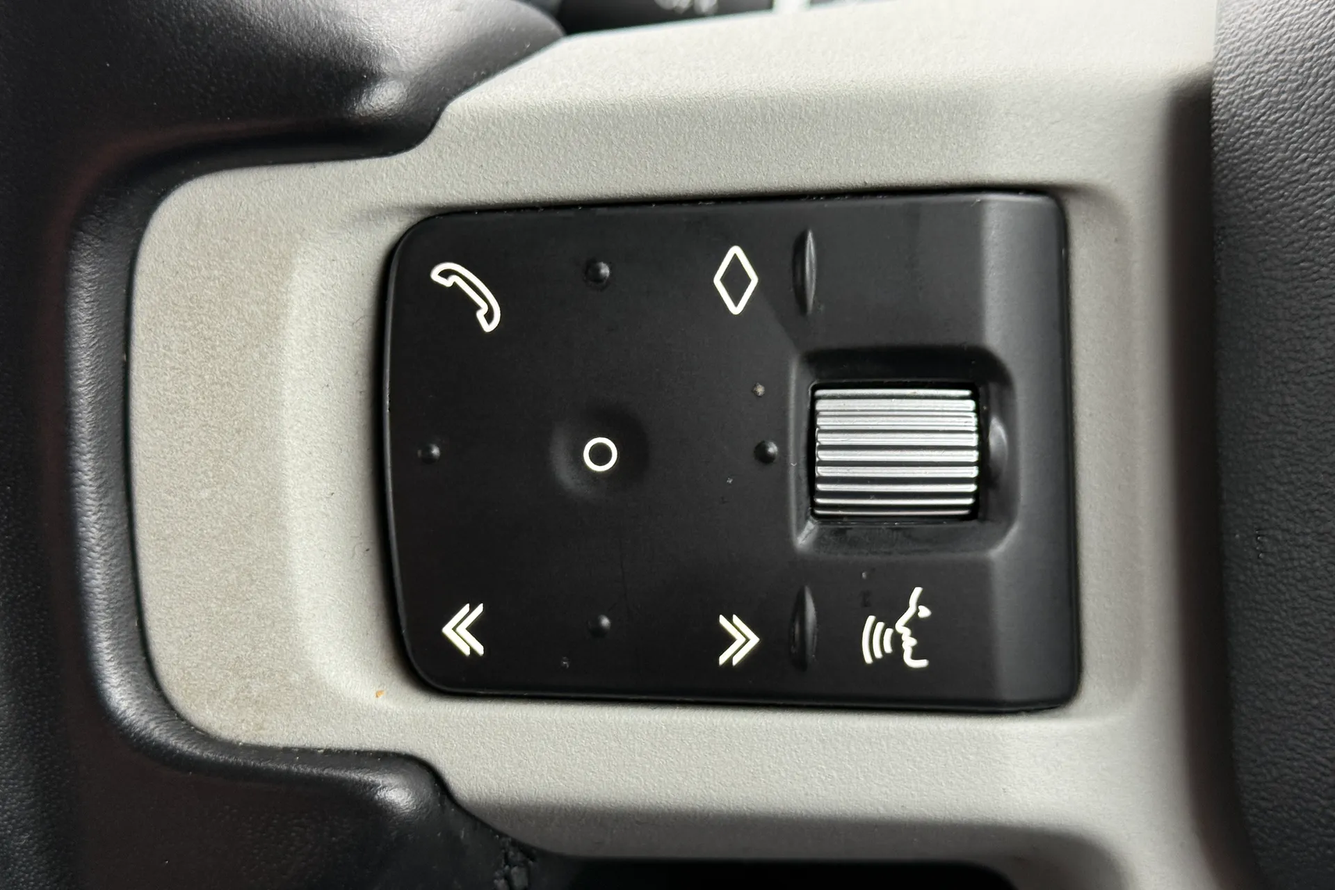 LAND ROVER DEFENDER thumbnail image number 24