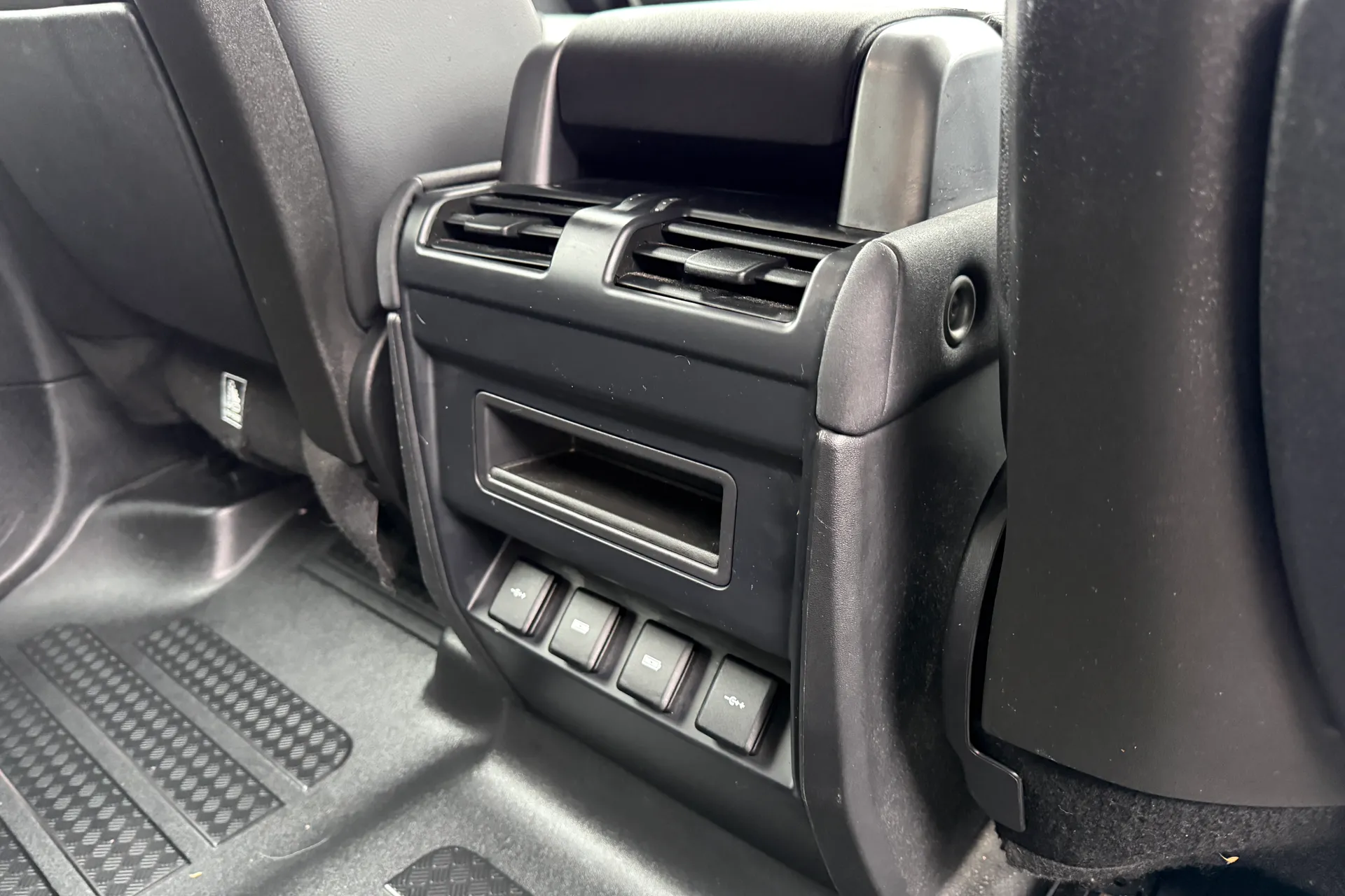 LAND ROVER DEFENDER thumbnail image number 35