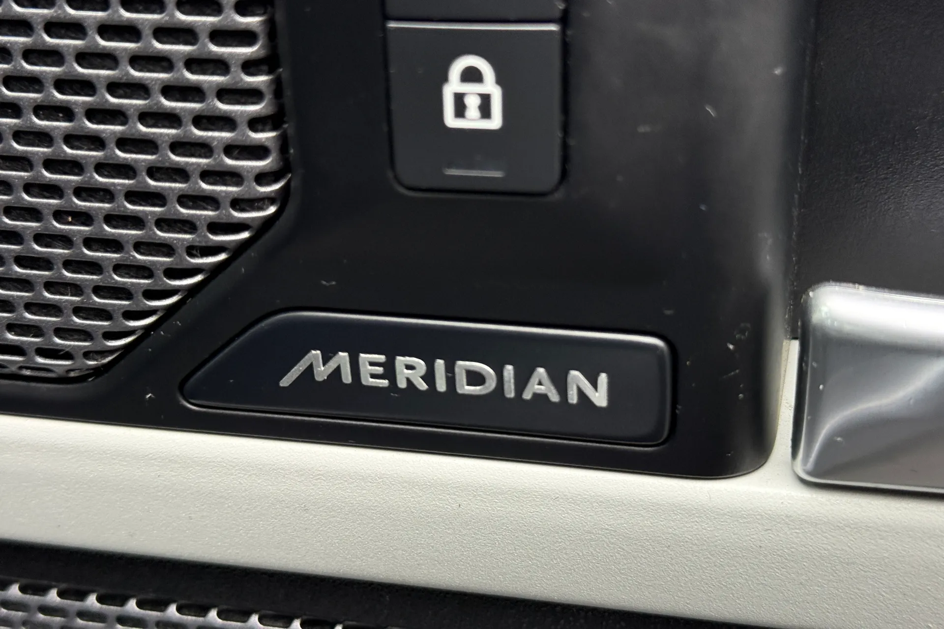 LAND ROVER DEFENDER thumbnail image number 21