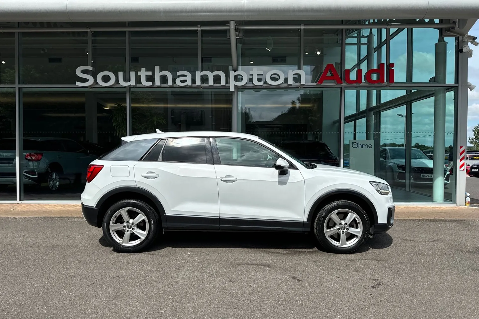 Audi Q2 thumbnail image number 2