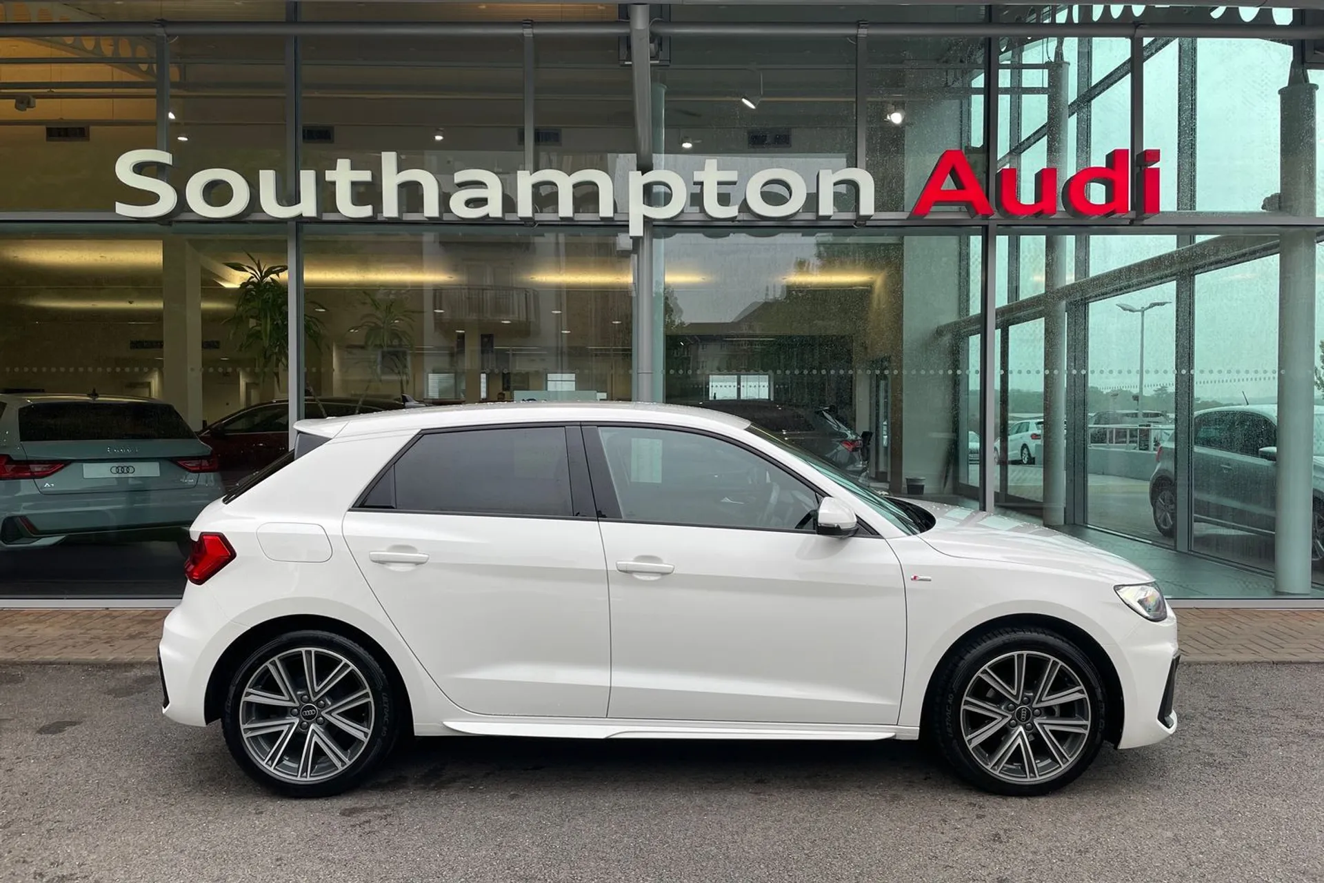 Audi A1 thumbnail image number 2
