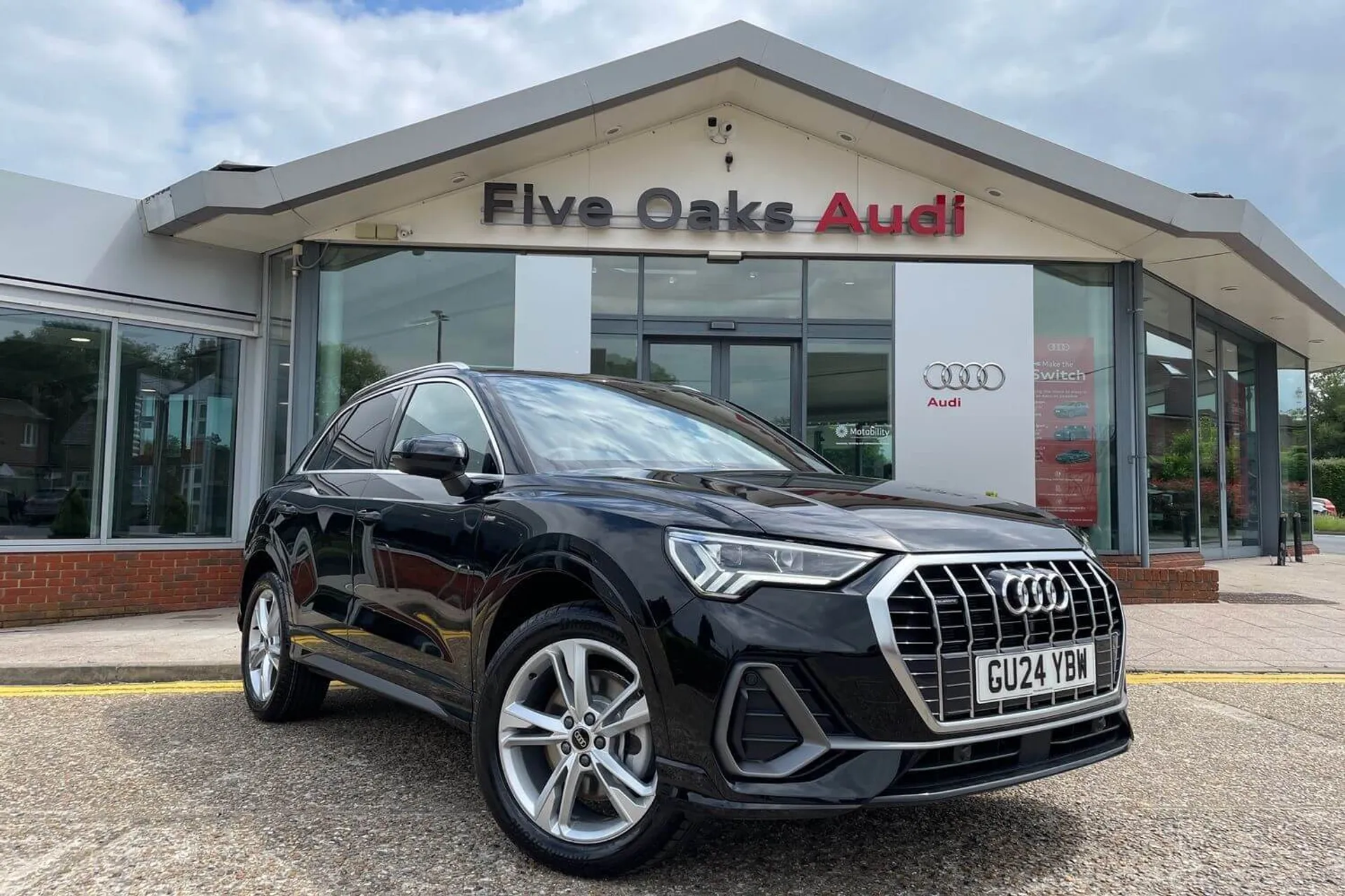 Audi Q3 focused image