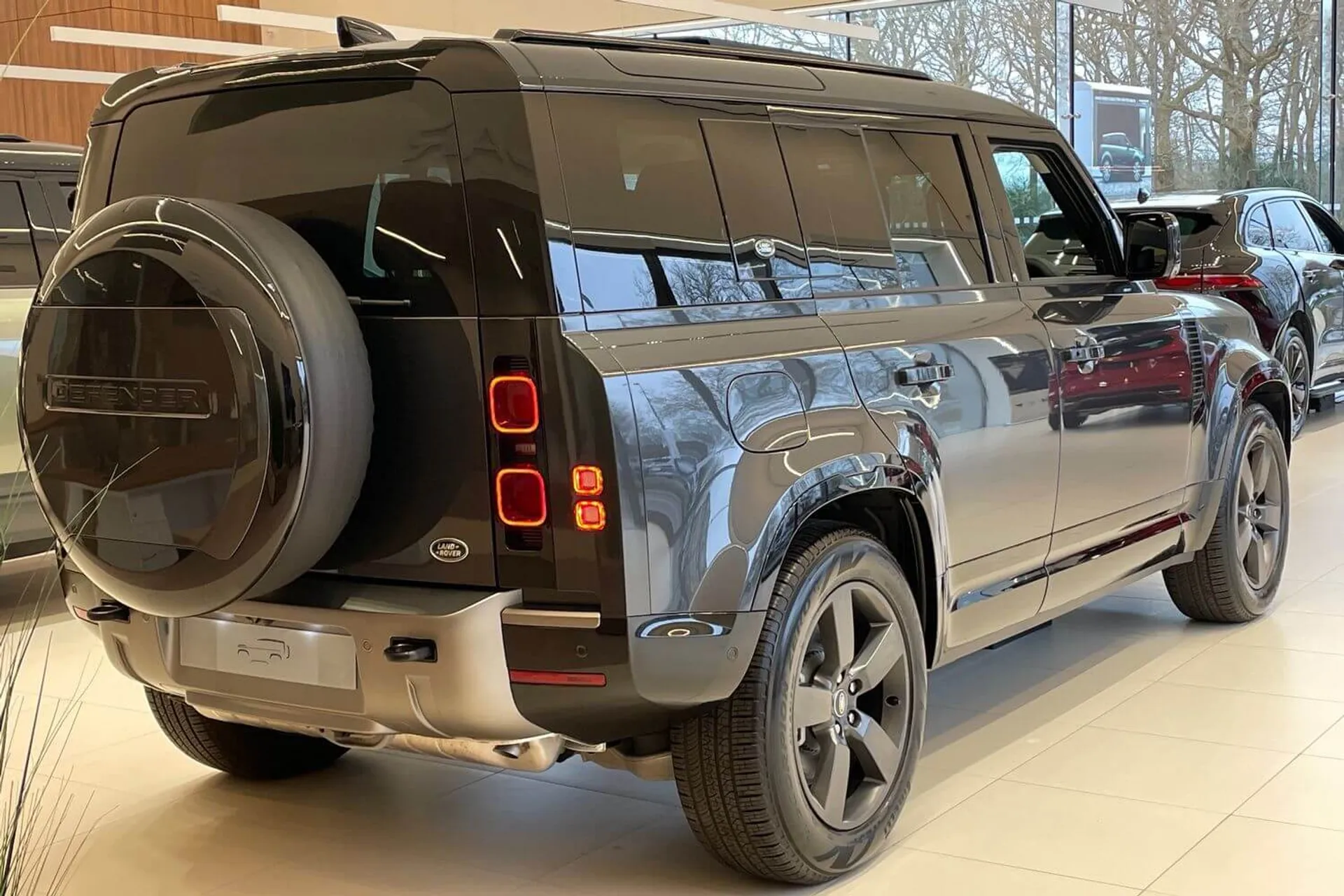 LAND ROVER Defender 110 thumbnail image number 11