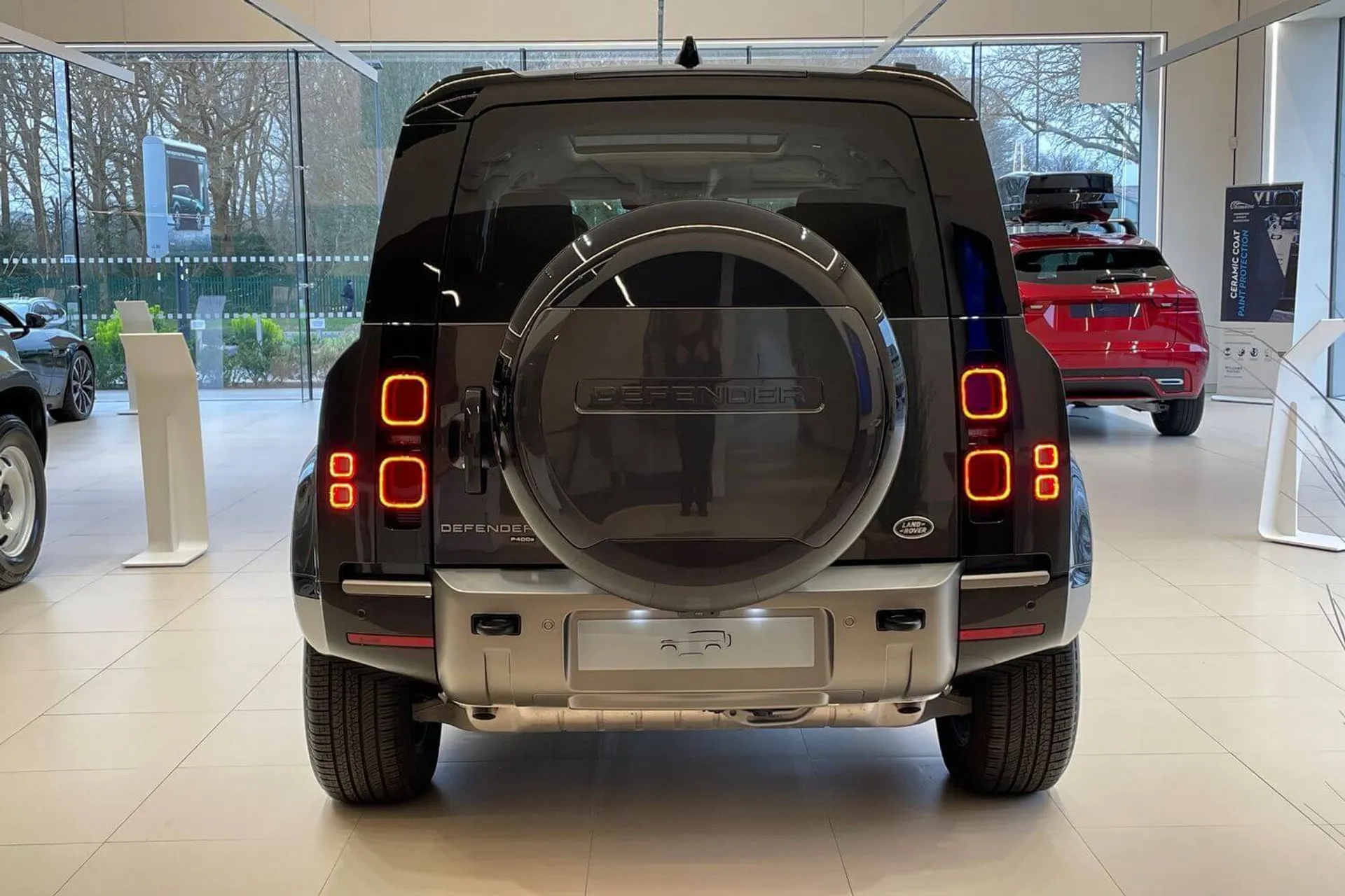 LAND ROVER Defender 110 thumbnail image number 10