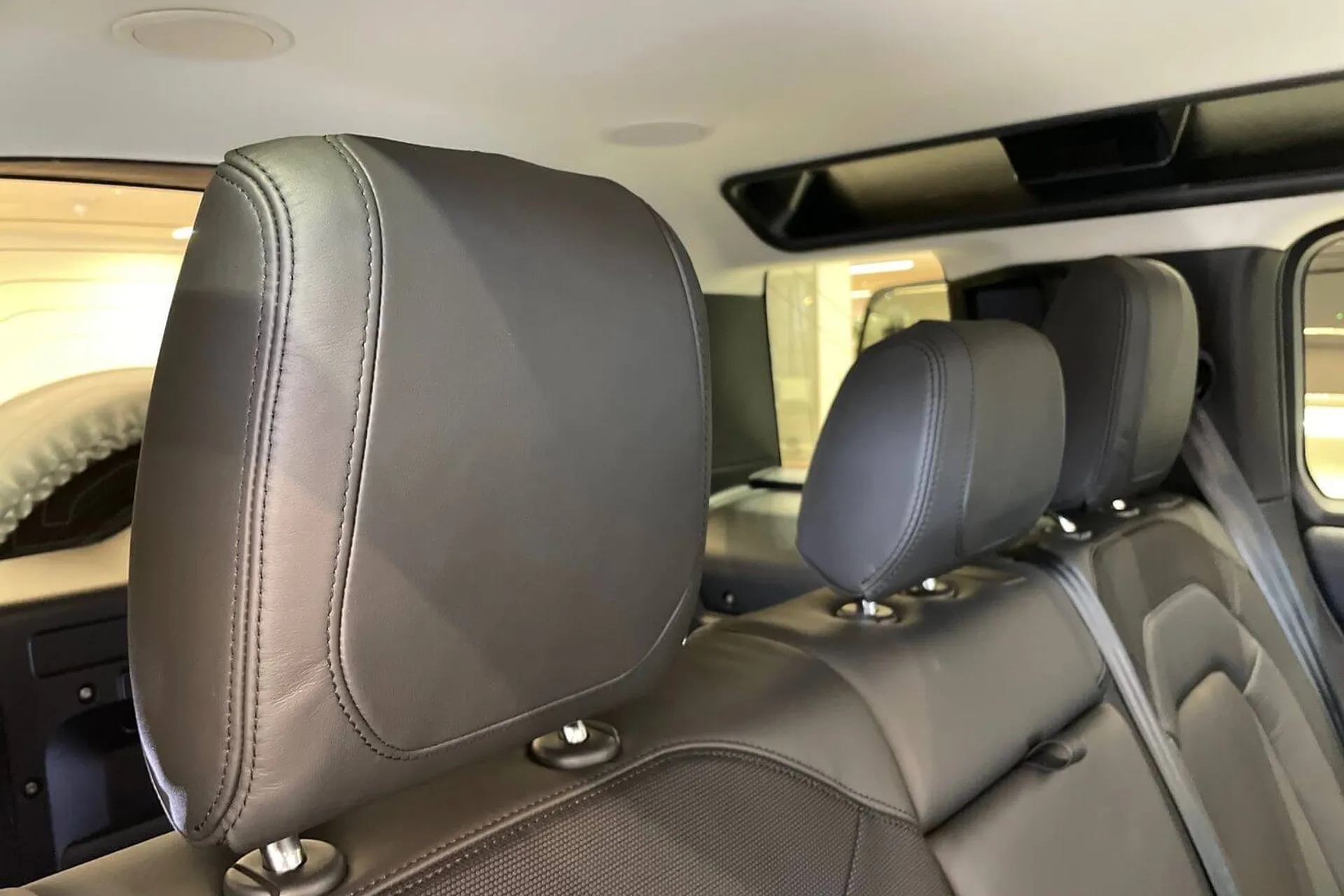 LAND ROVER Defender 110 thumbnail image number 51