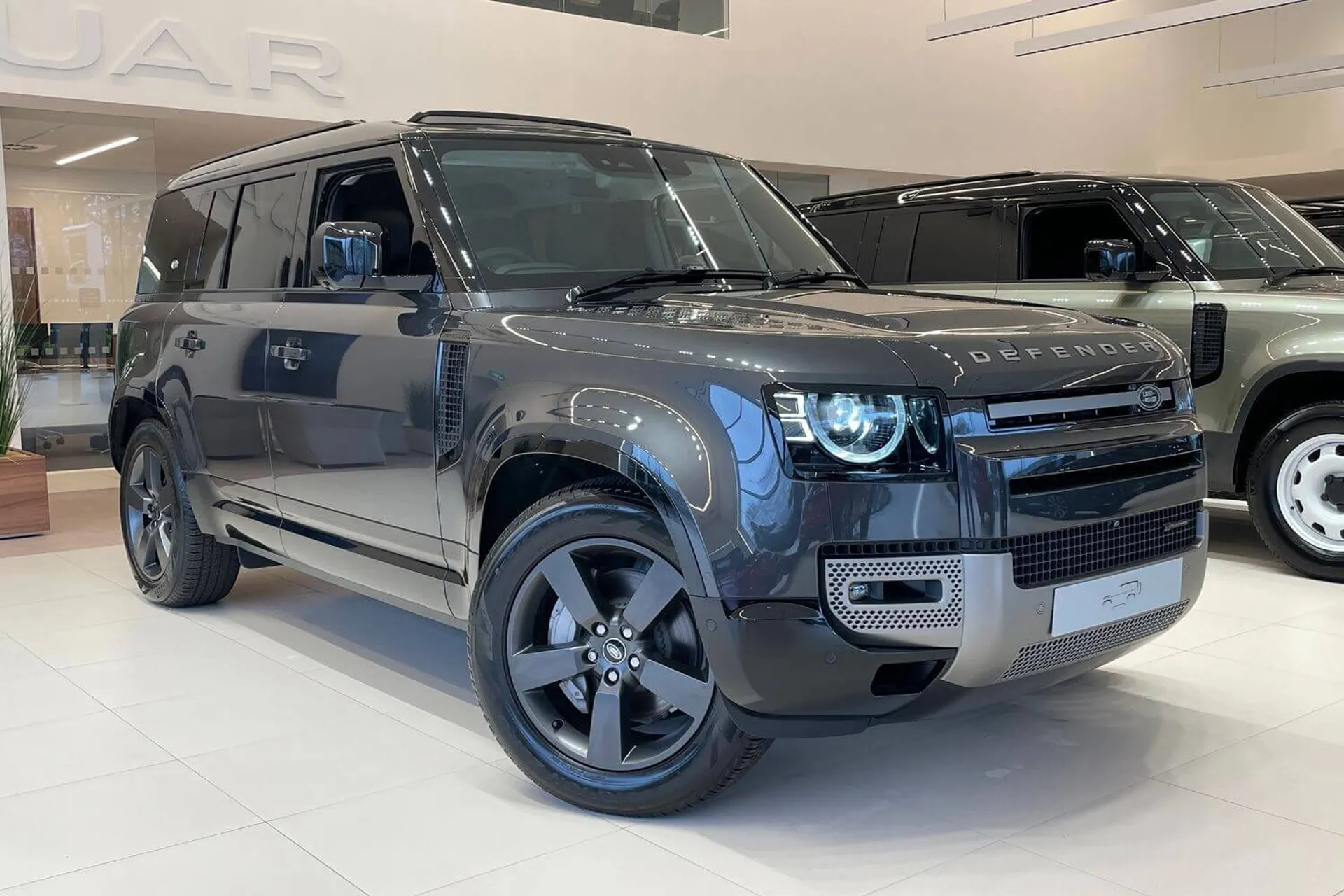 LAND ROVER Defender 110 focused image