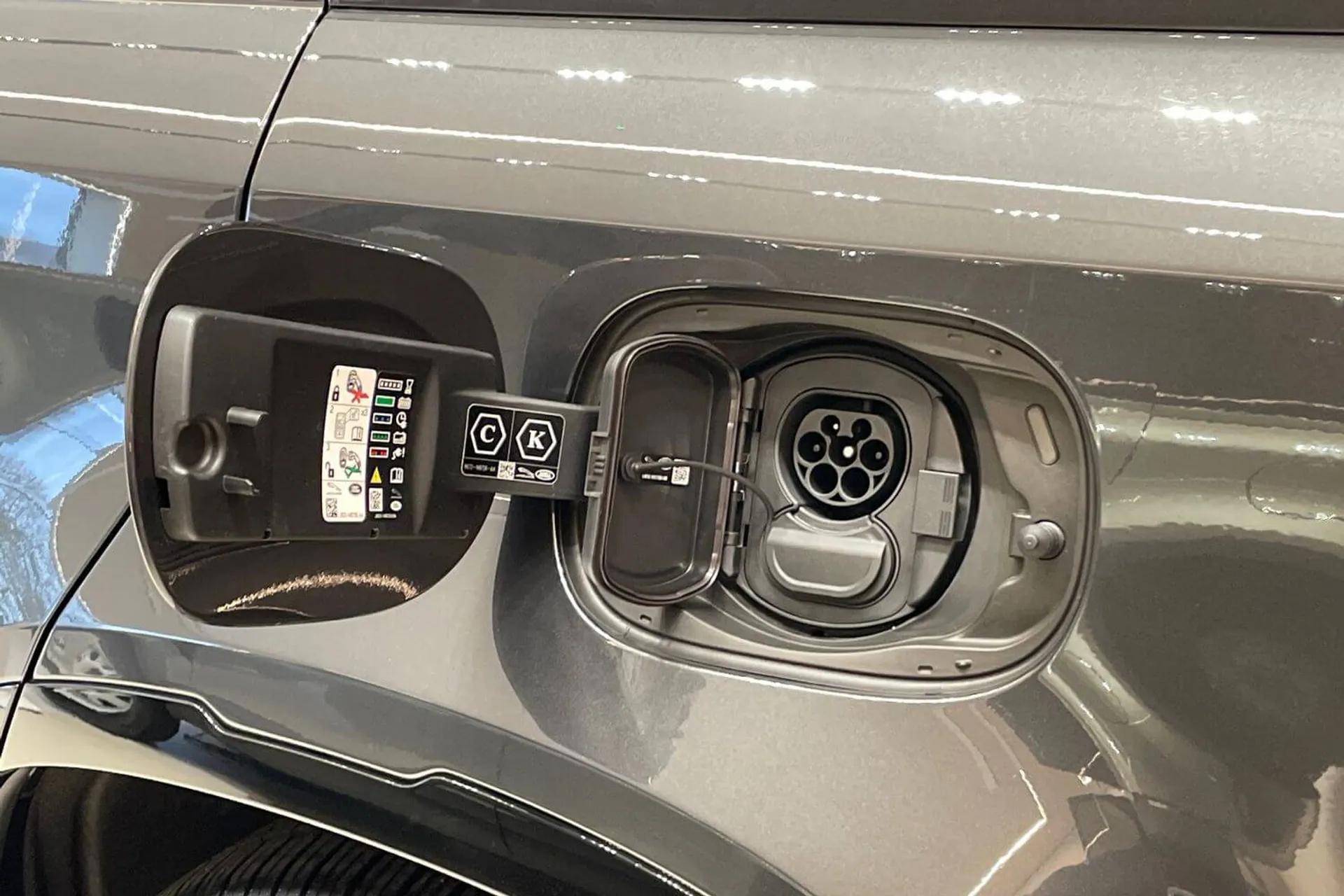 LAND ROVER Defender 110 thumbnail image number 27