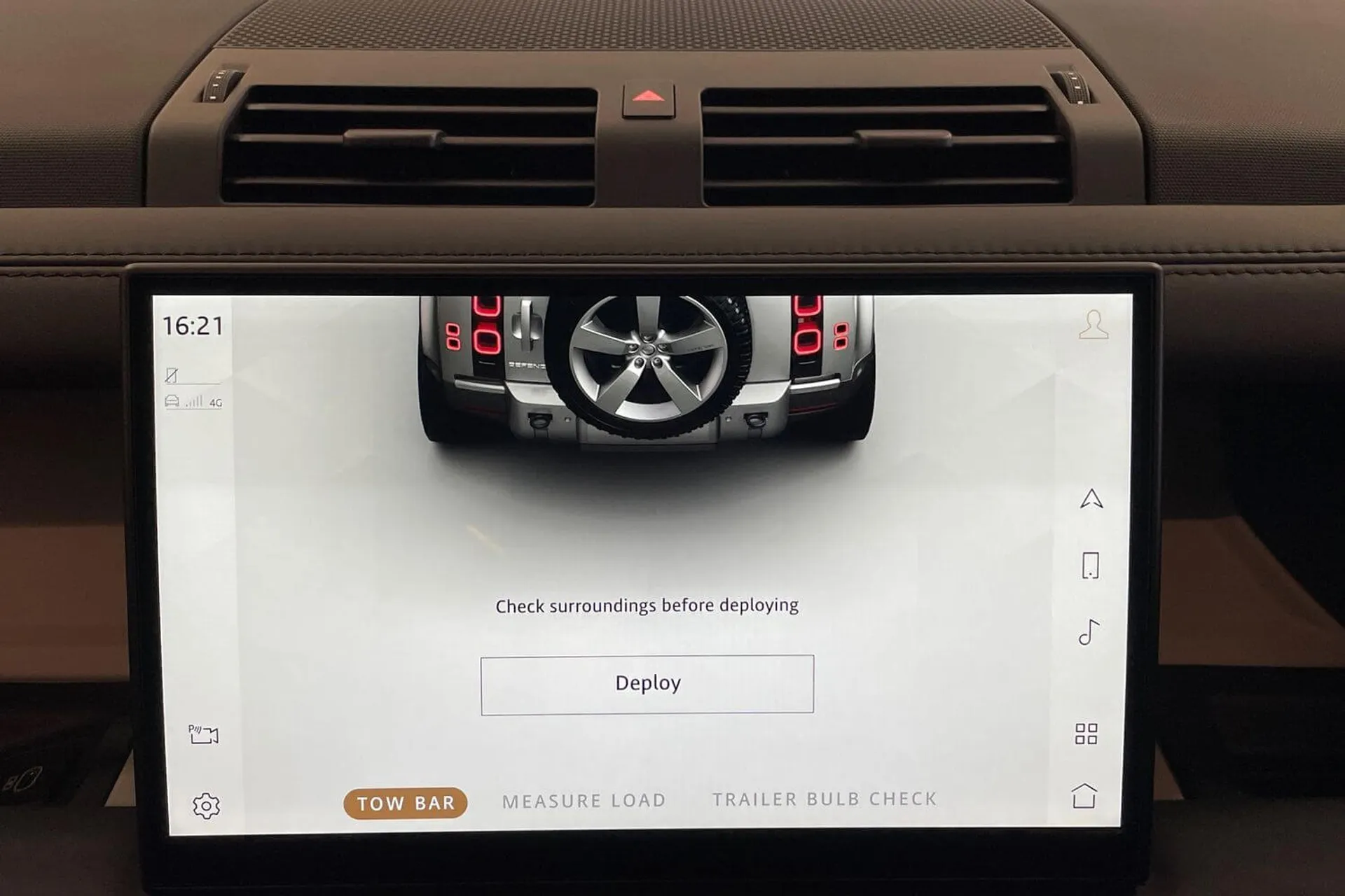 LAND ROVER Defender 110 thumbnail image number 25