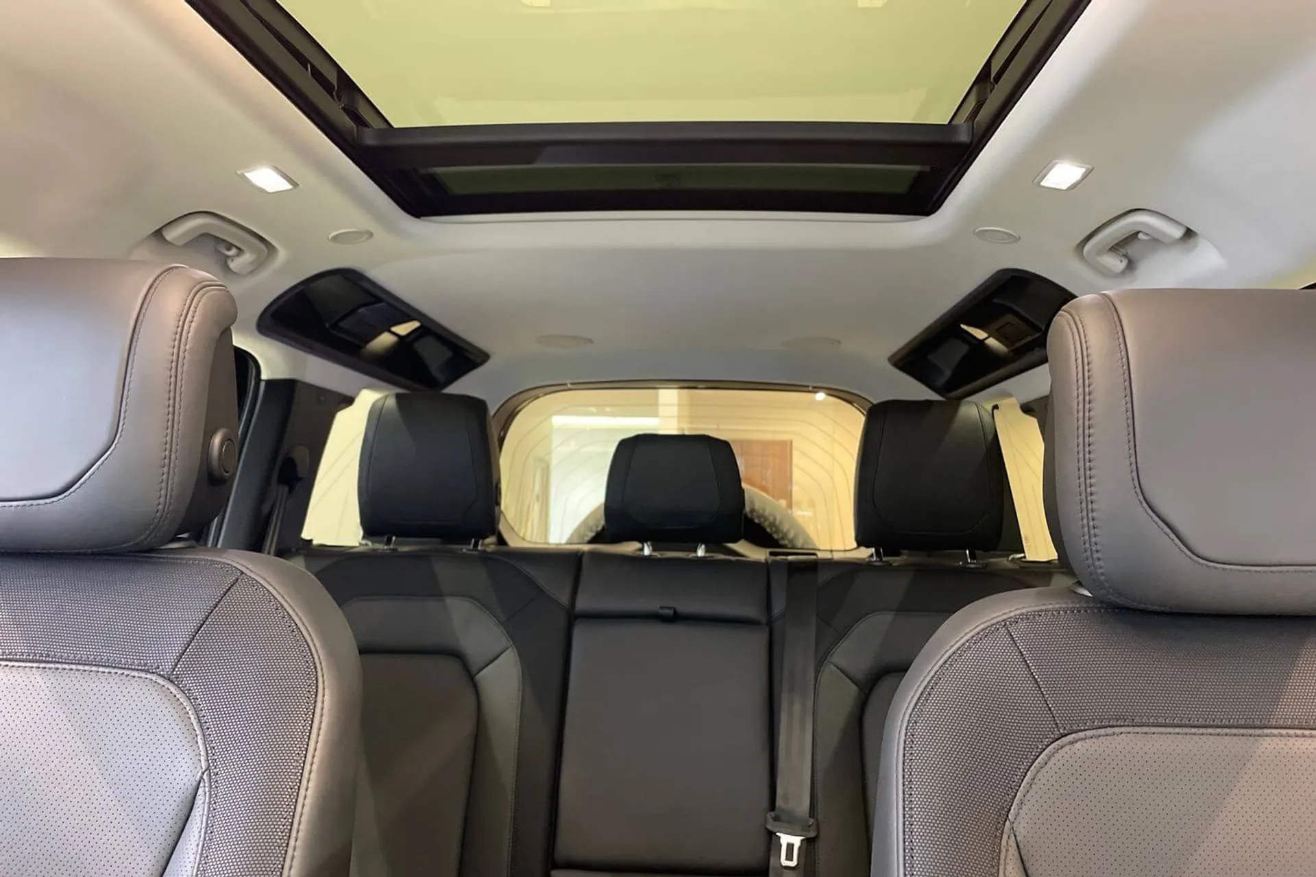 LAND ROVER Defender 110 thumbnail image number 19