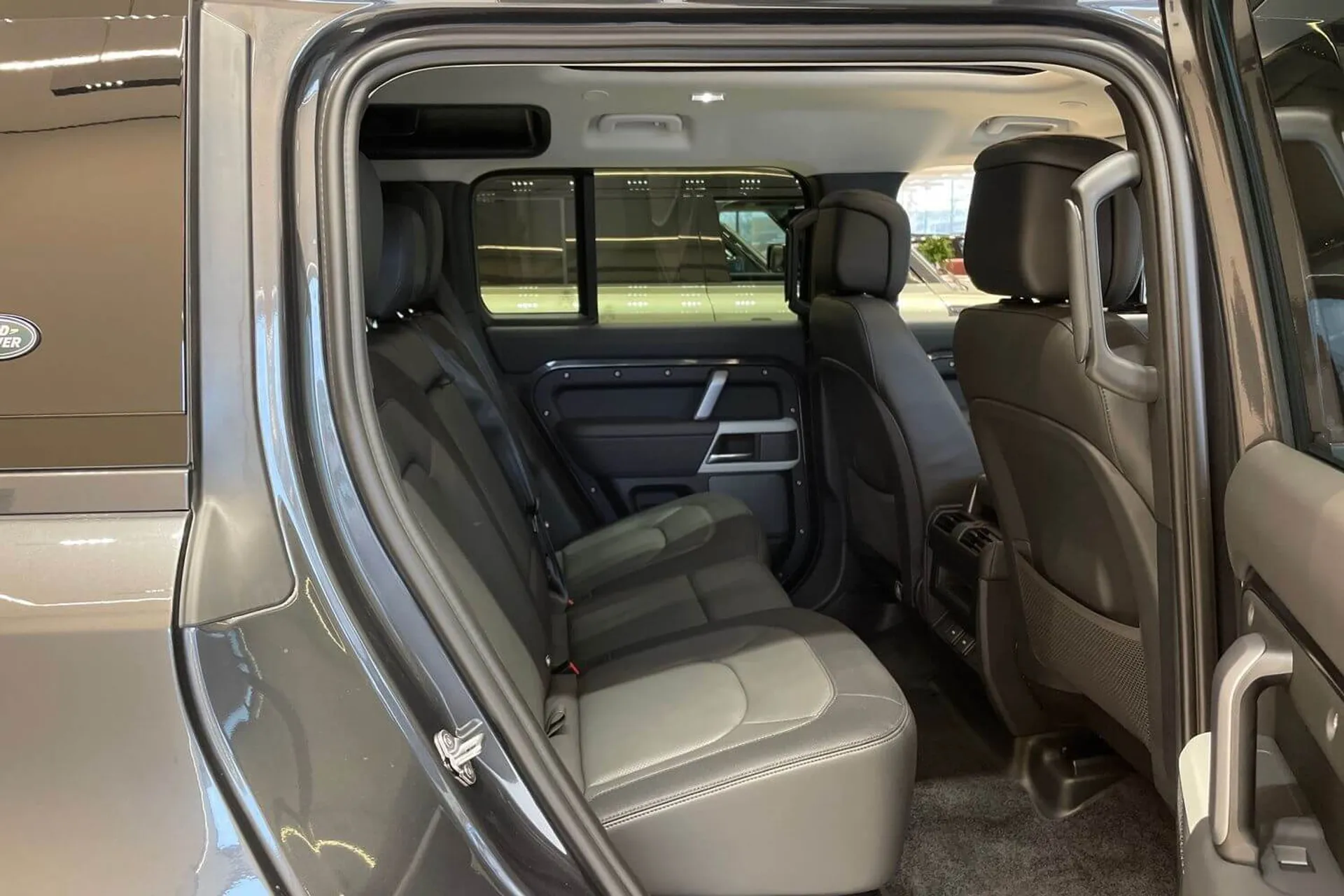 LAND ROVER Defender 110 thumbnail image number 32