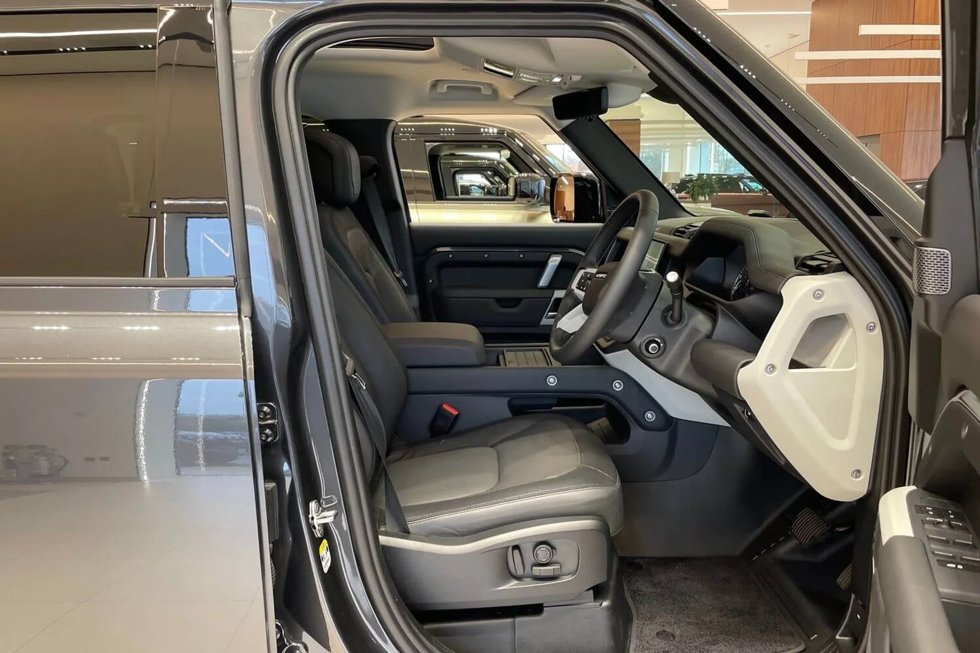 LAND ROVER Defender 110 thumbnail image number 37