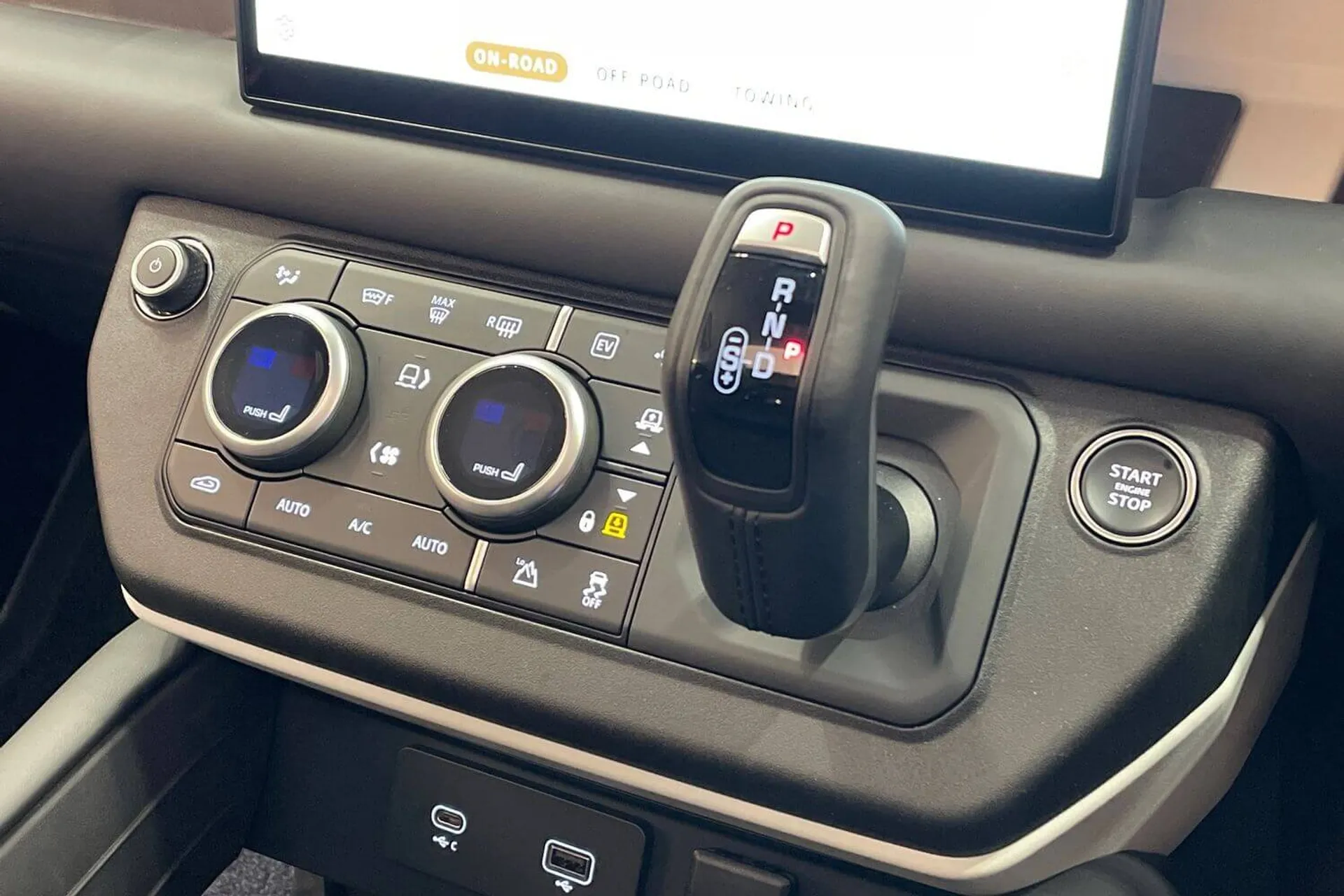 LAND ROVER Defender 110 thumbnail image number 45