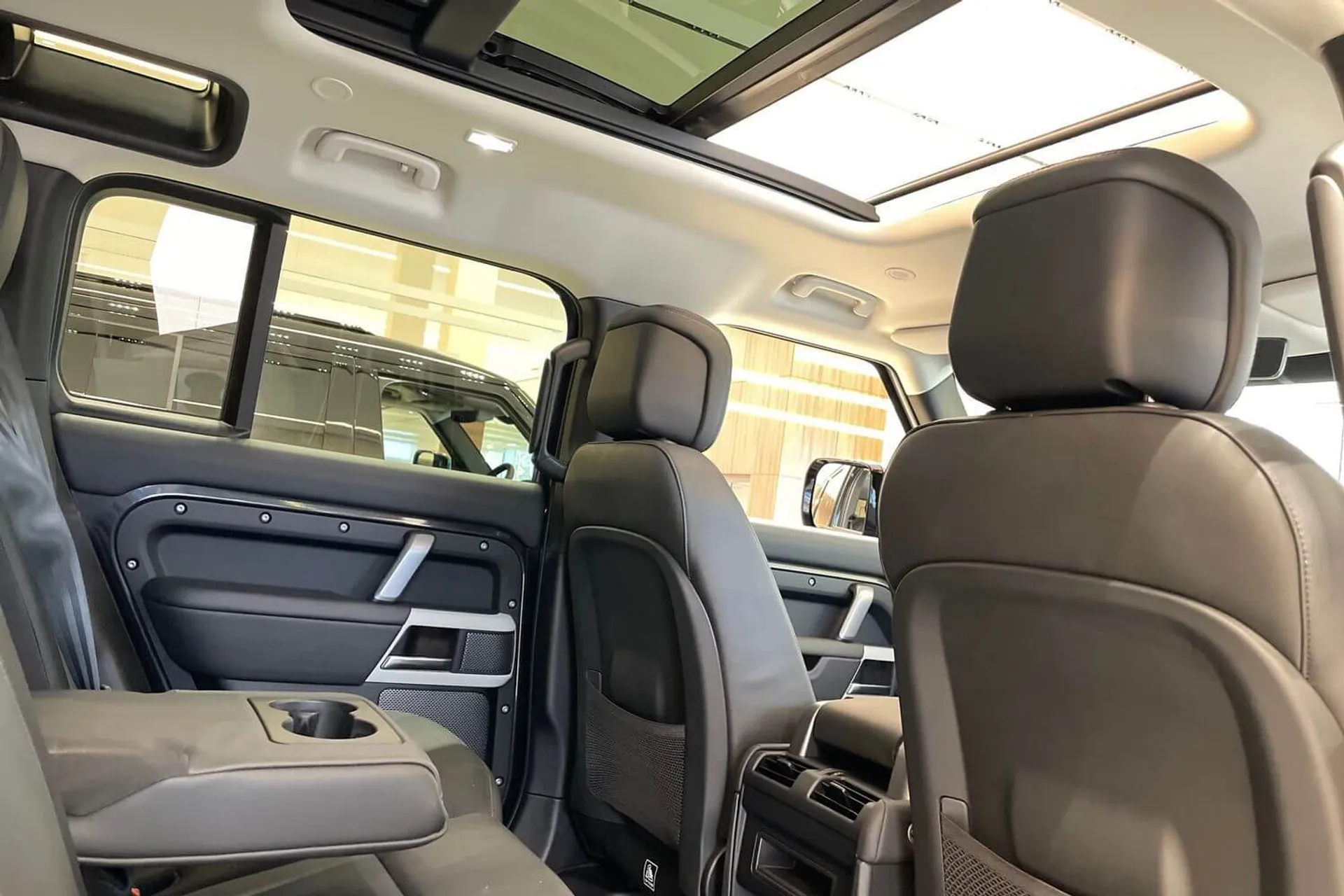 LAND ROVER Defender 110 thumbnail image number 33