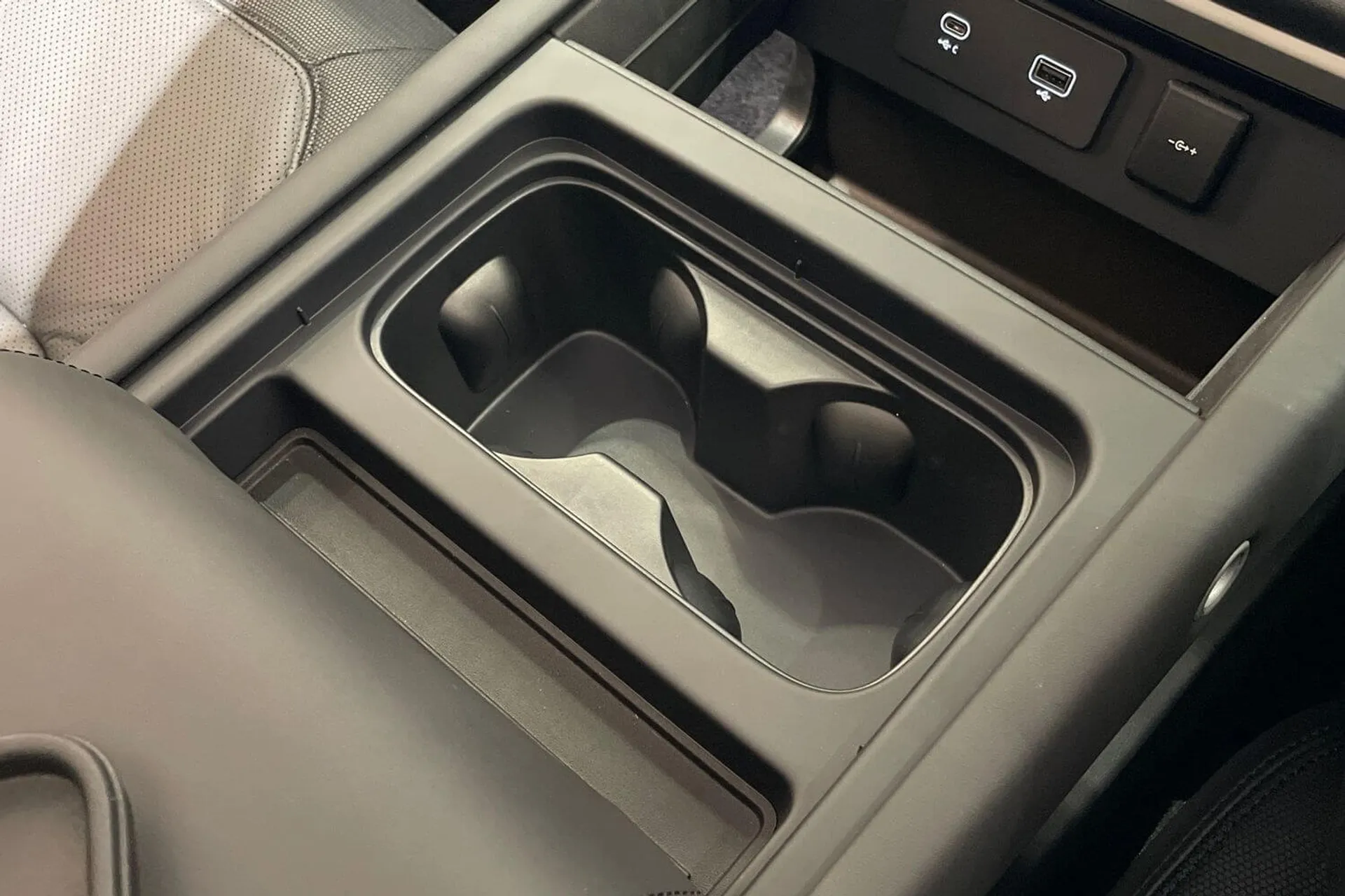 LAND ROVER Defender 110 thumbnail image number 49