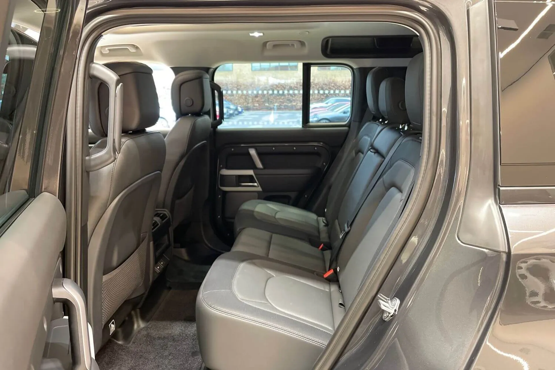 LAND ROVER Defender 110 thumbnail image number 41