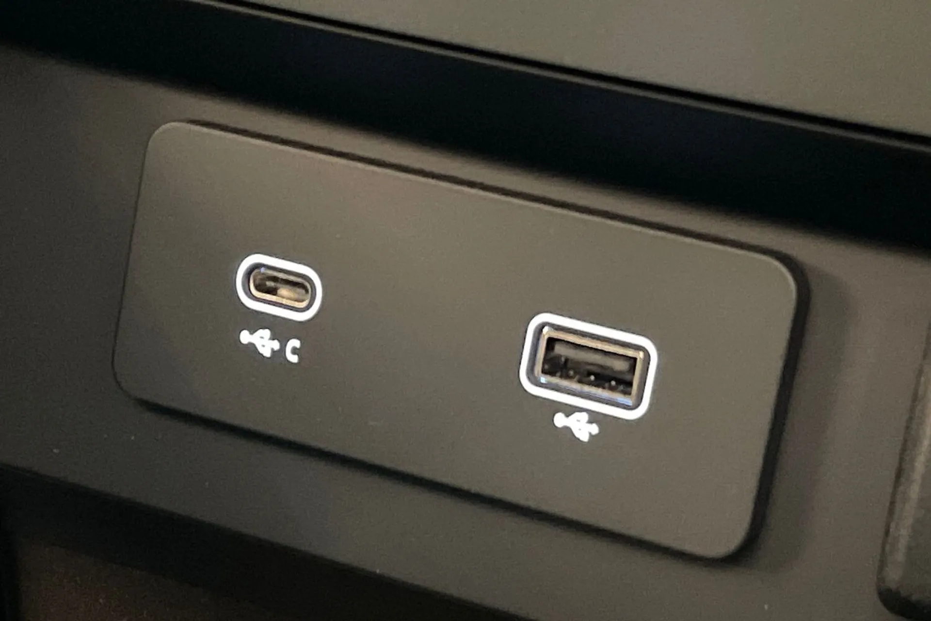 LAND ROVER Defender 110 thumbnail image number 50