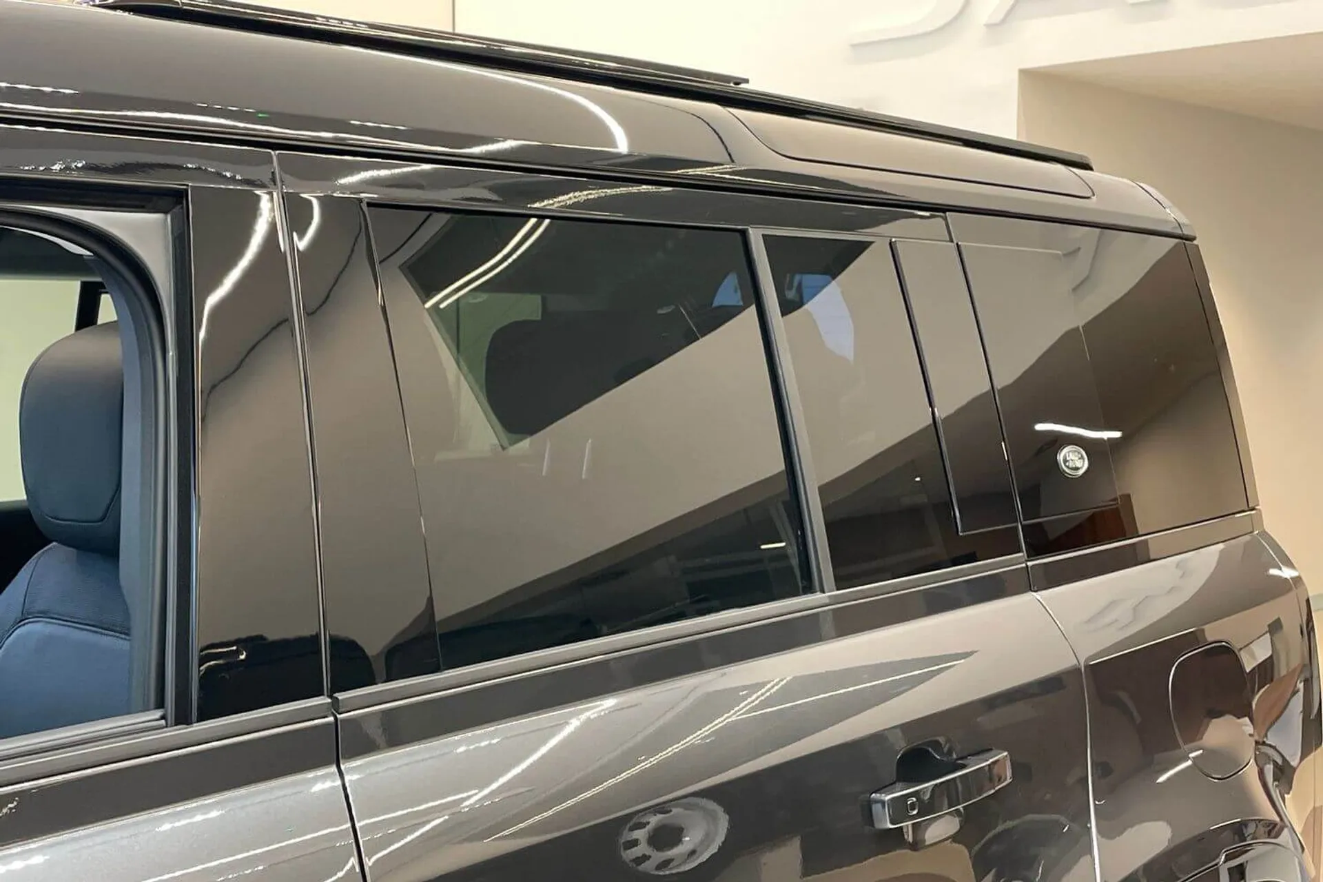 LAND ROVER Defender 110 thumbnail image number 20