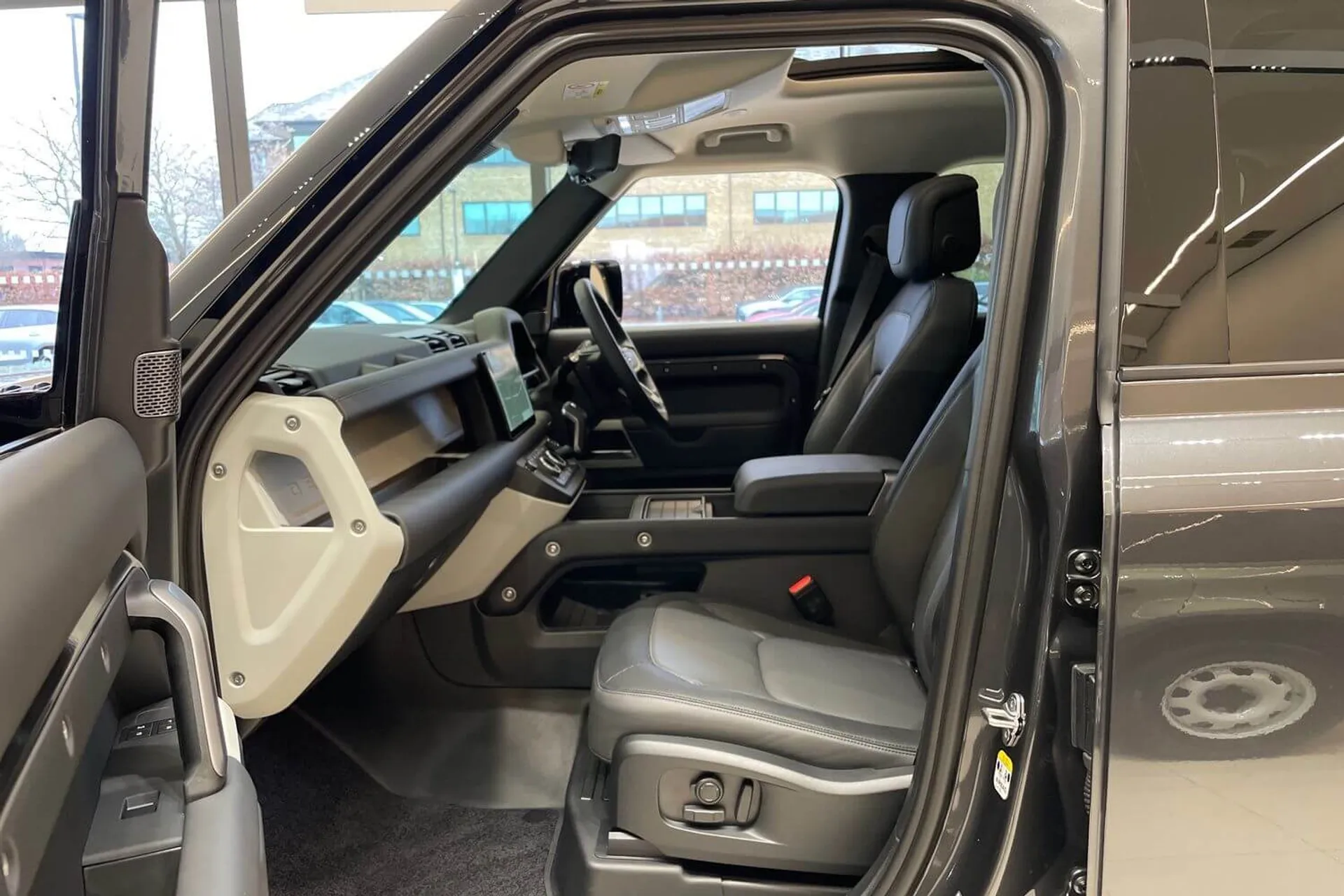 LAND ROVER Defender 110 thumbnail image number 40