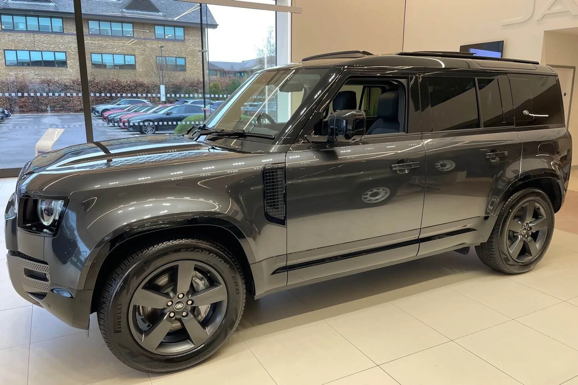 LAND ROVER Defender 110 thumbnail image number 7