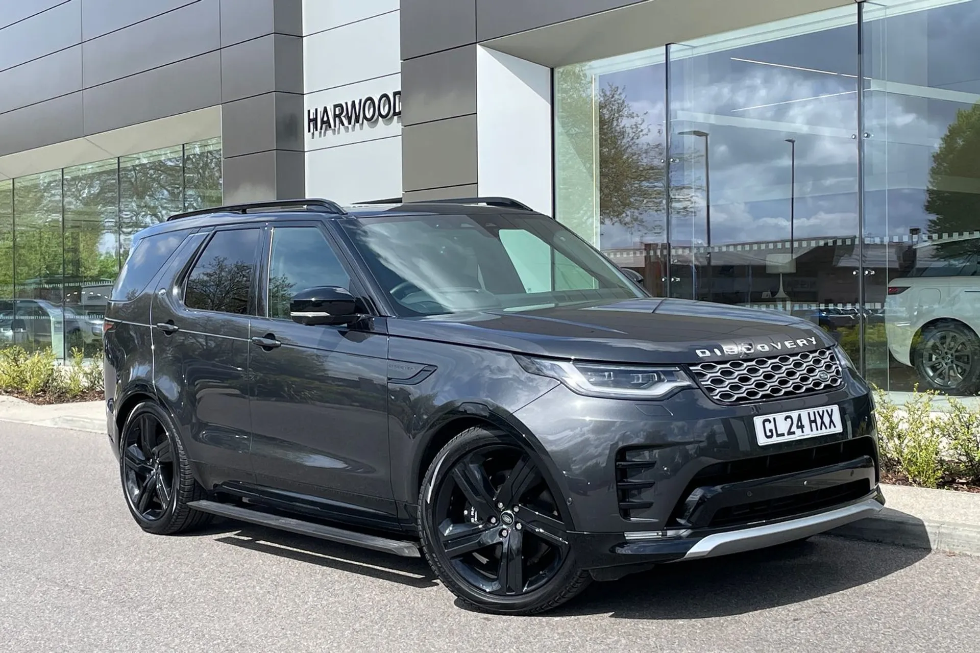 LAND ROVER DISCOVERY focused image