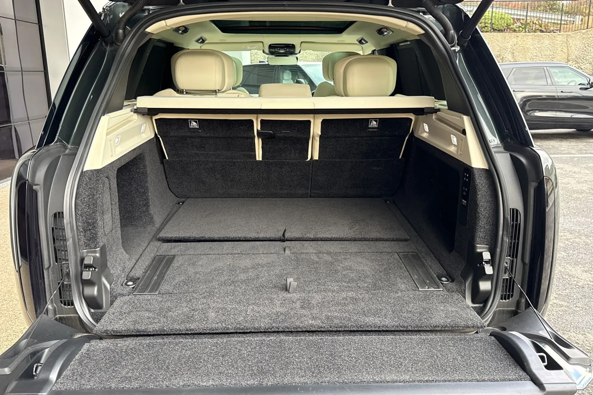 LAND ROVER RANGE ROVER thumbnail image number 45