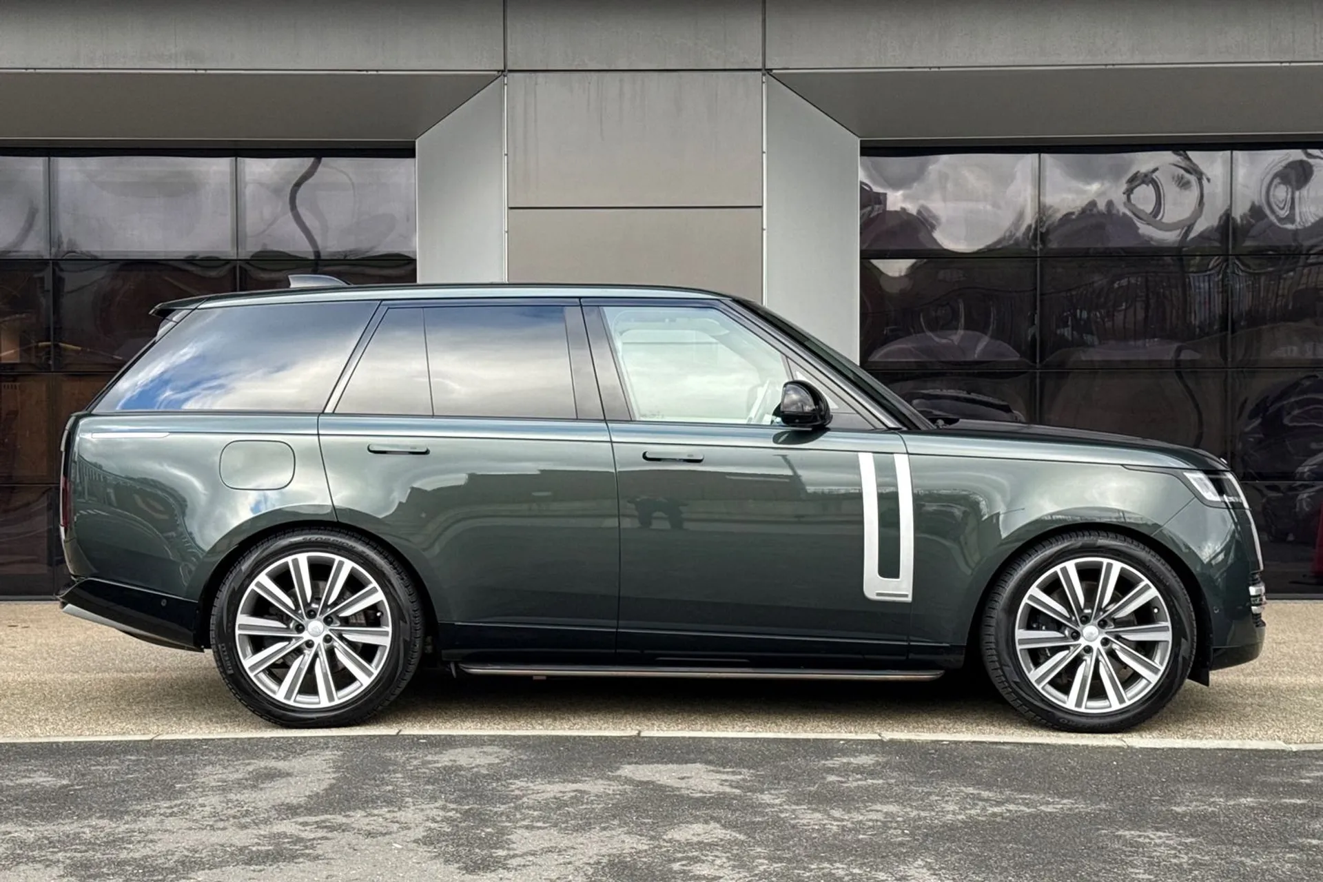 LAND ROVER RANGE ROVER thumbnail image number 2
