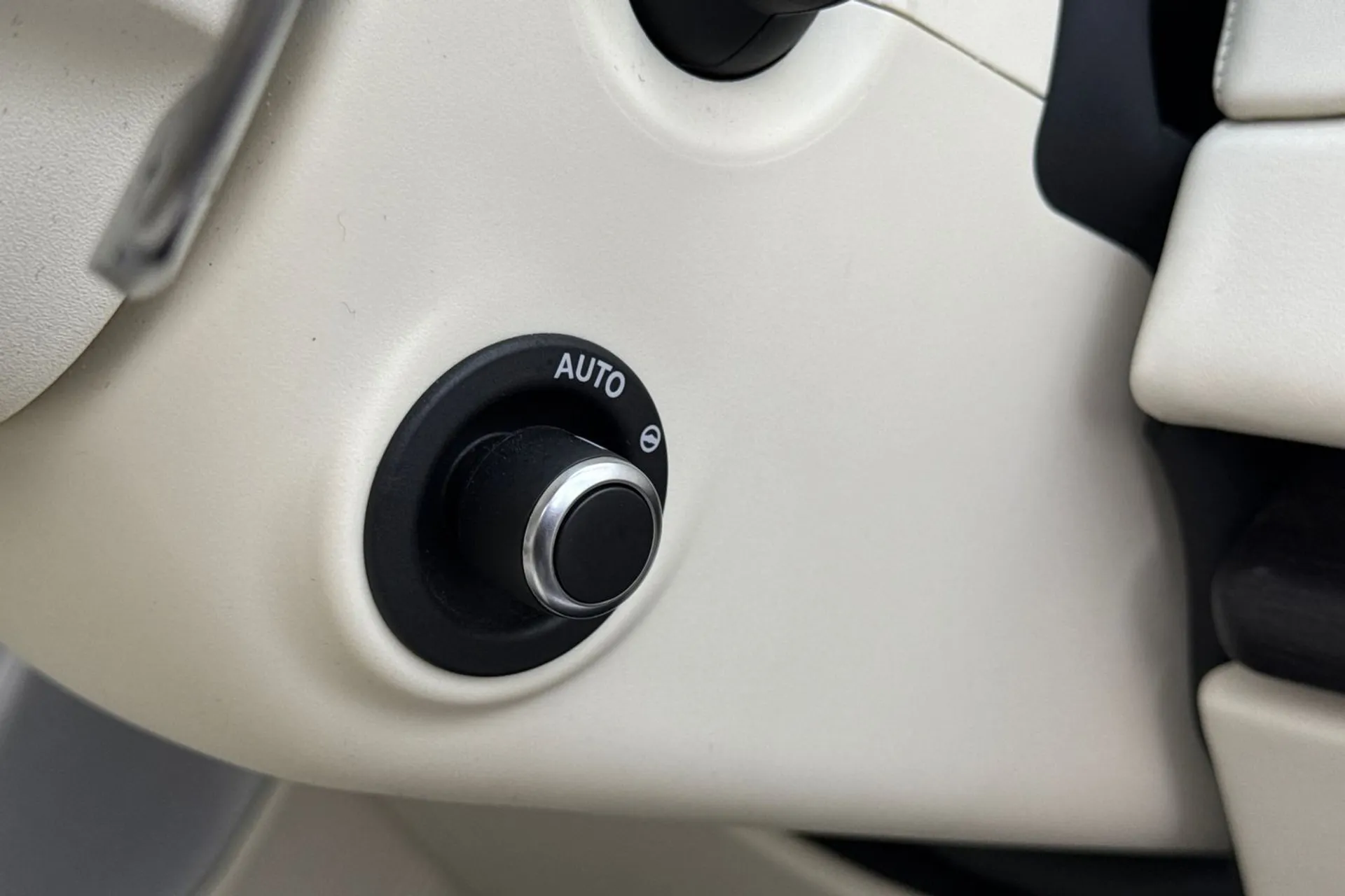 LAND ROVER RANGE ROVER thumbnail image number 22