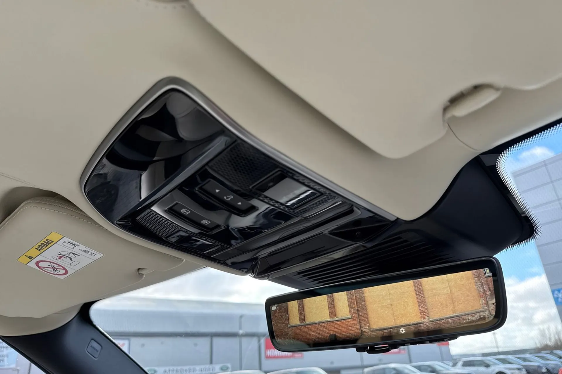 LAND ROVER RANGE ROVER thumbnail image number 17