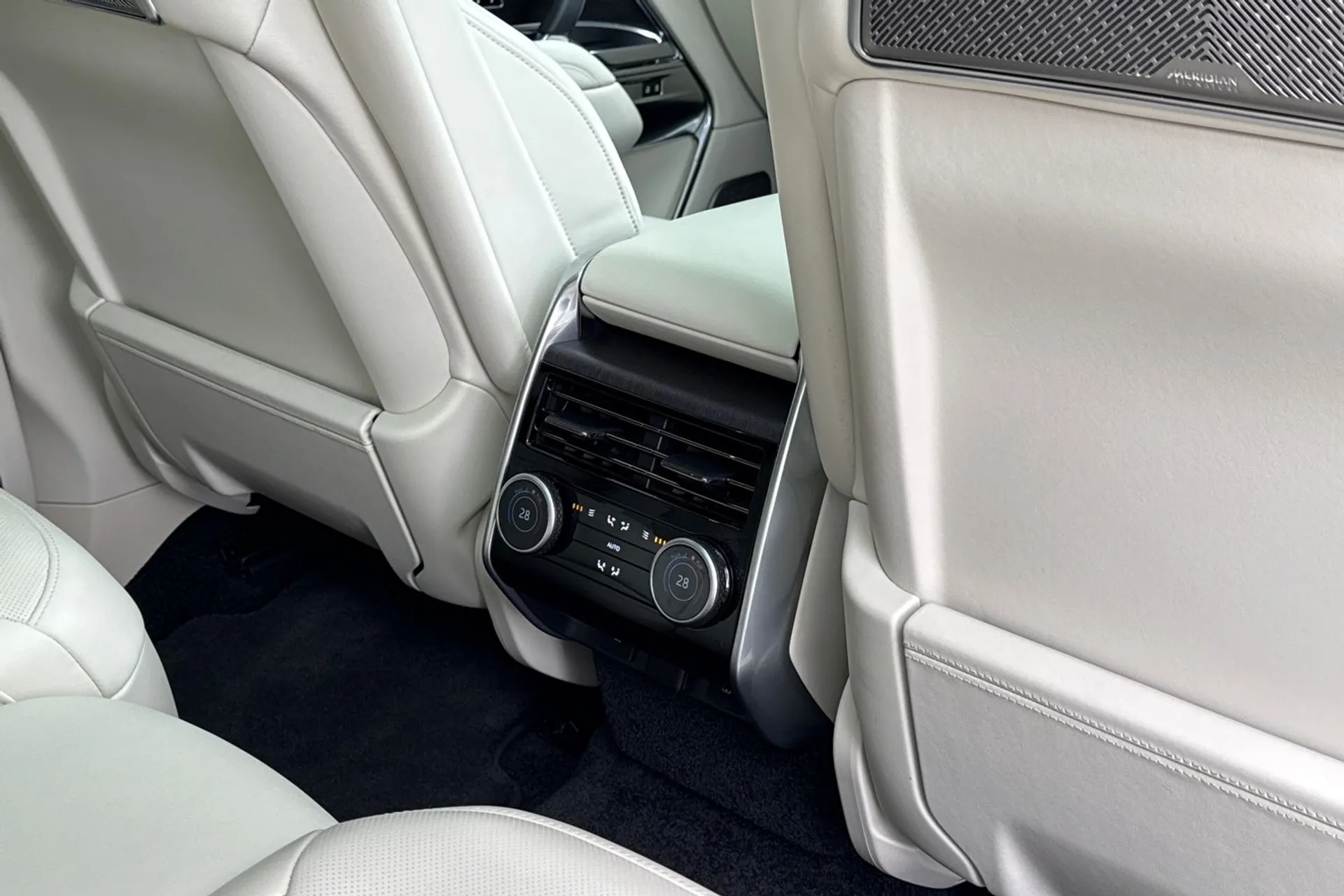 LAND ROVER RANGE ROVER thumbnail image number 56