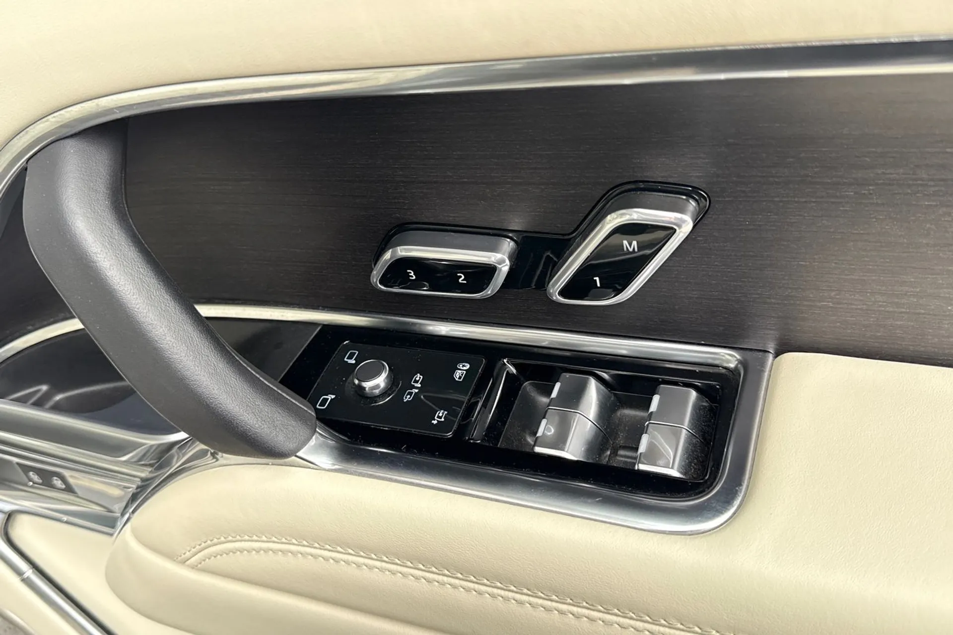 LAND ROVER RANGE ROVER thumbnail image number 23