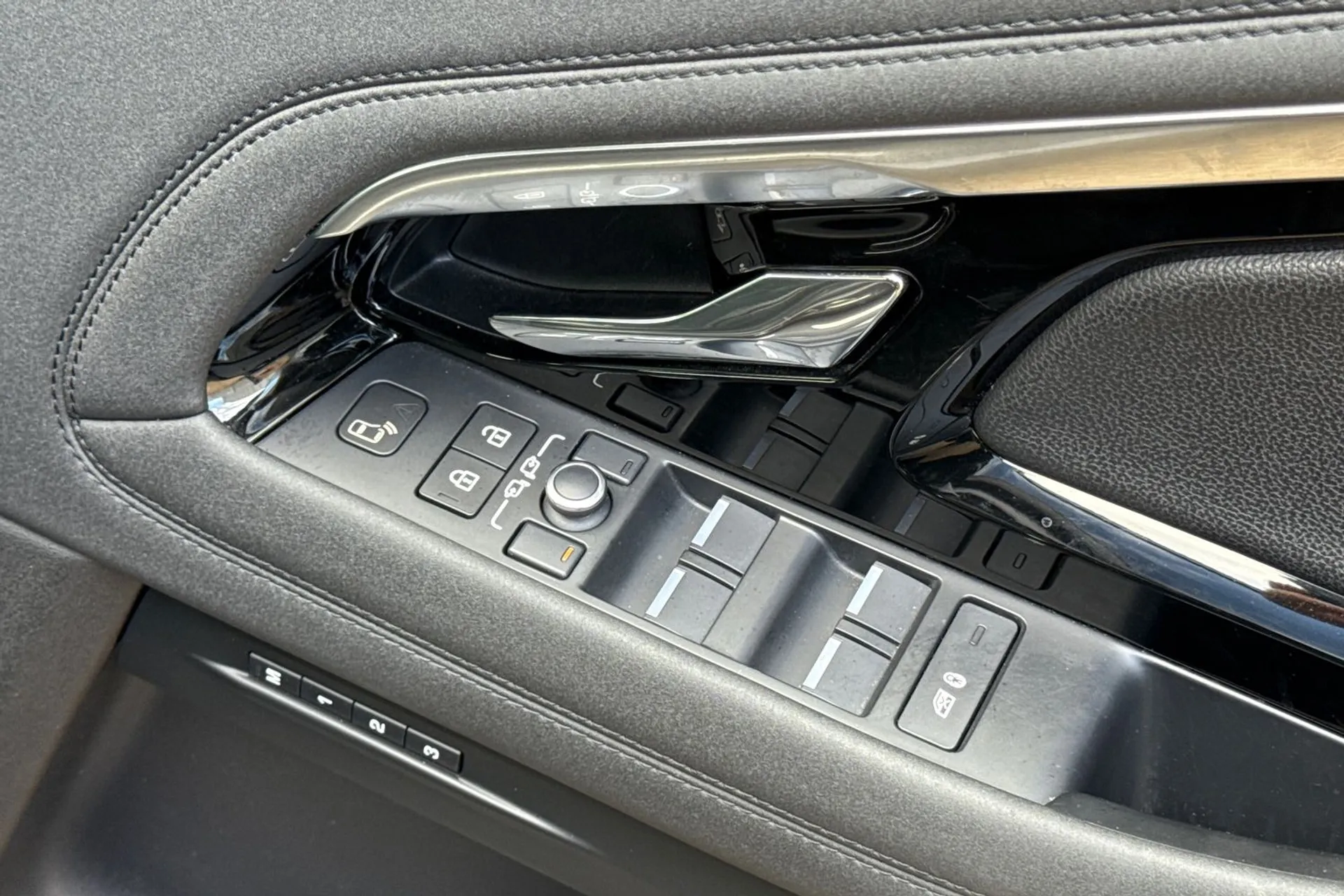 LAND ROVER RANGE ROVER EVOQUE thumbnail image number 45