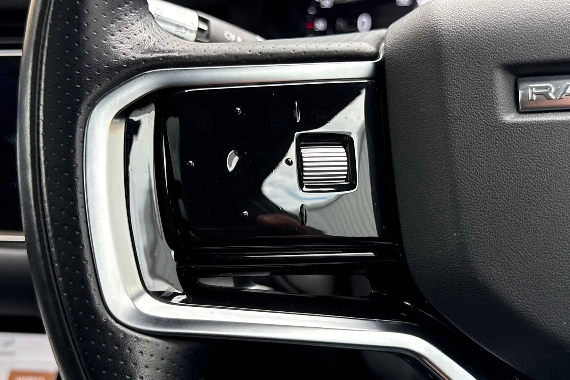 LAND ROVER RANGE ROVER EVOQUE thumbnail image number 39