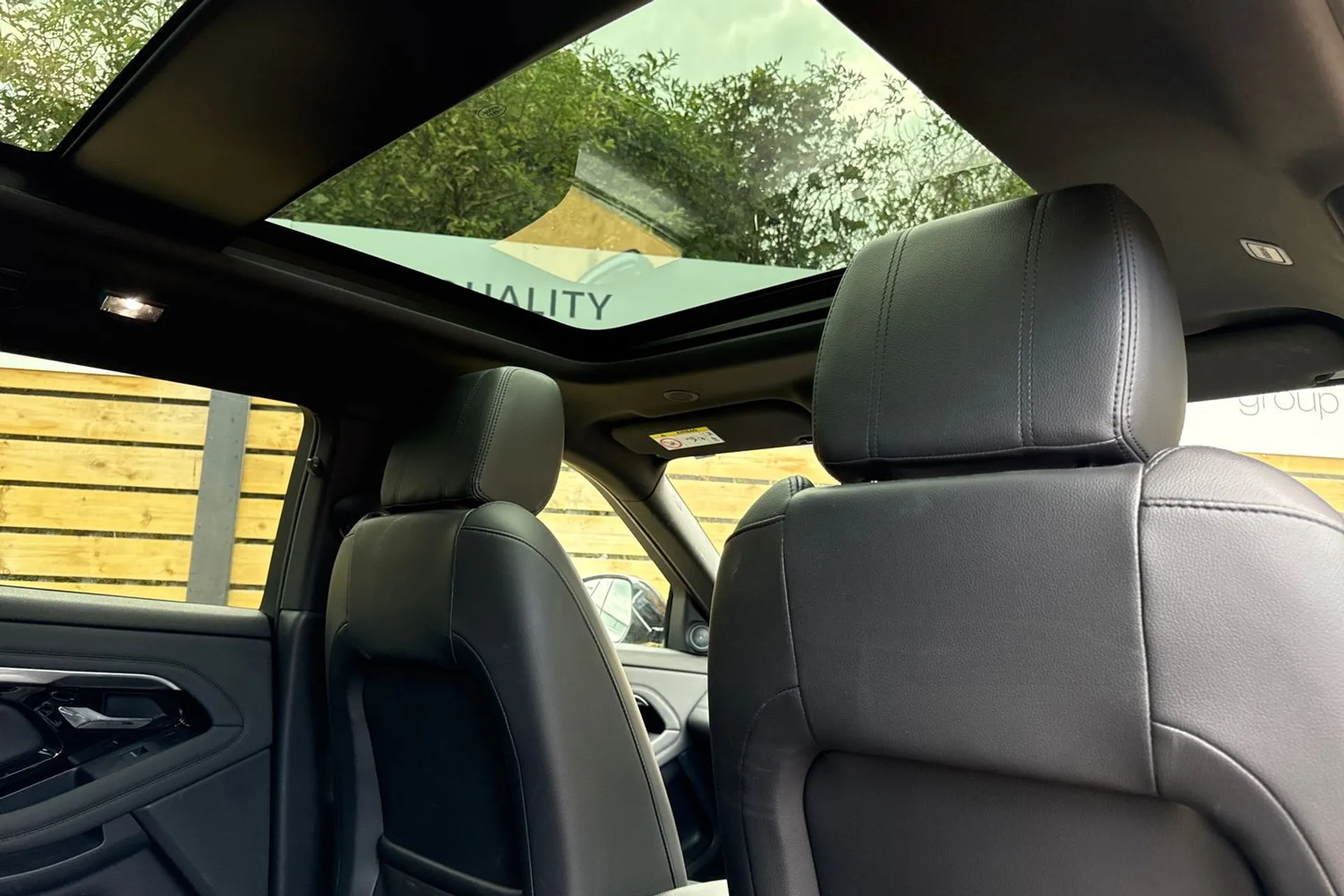 LAND ROVER RANGE ROVER EVOQUE thumbnail image number 25