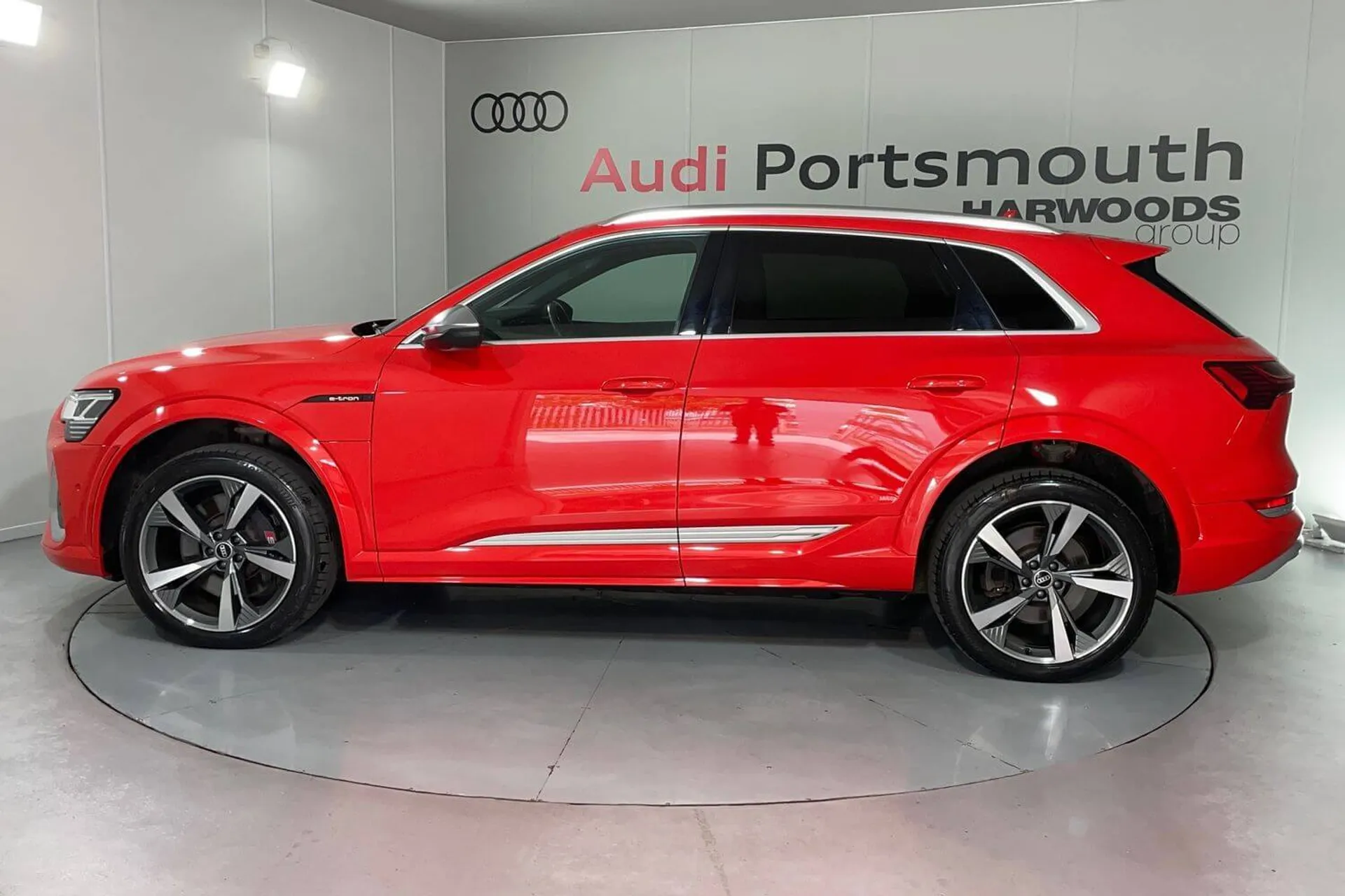 Audi e-tron thumbnail image number 12