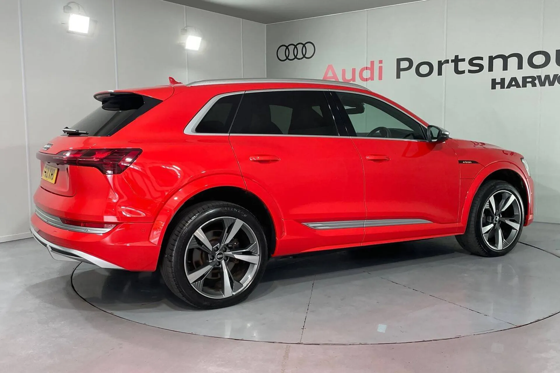 Audi e-tron thumbnail image number 11