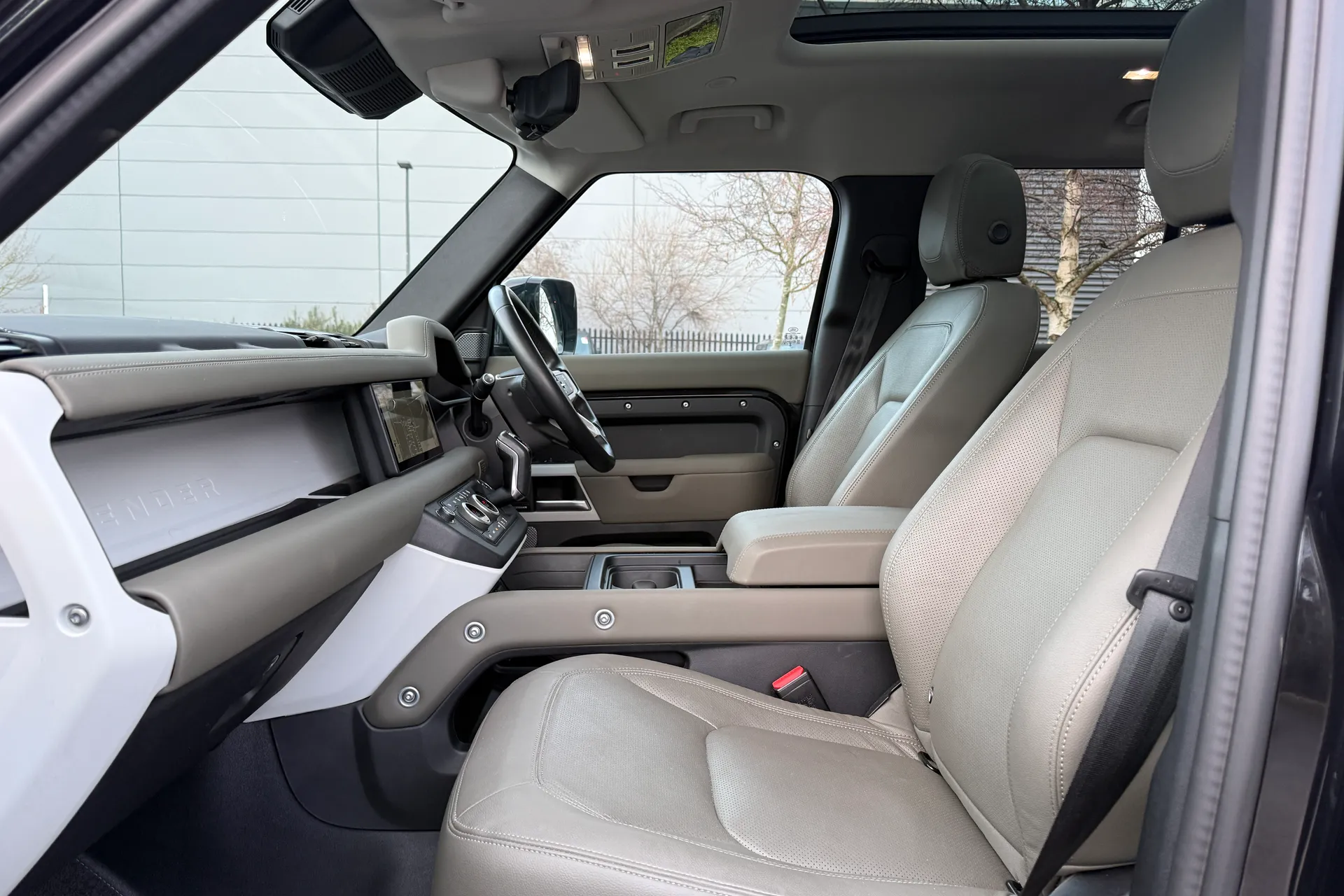 LAND ROVER DEFENDER thumbnail image number 52