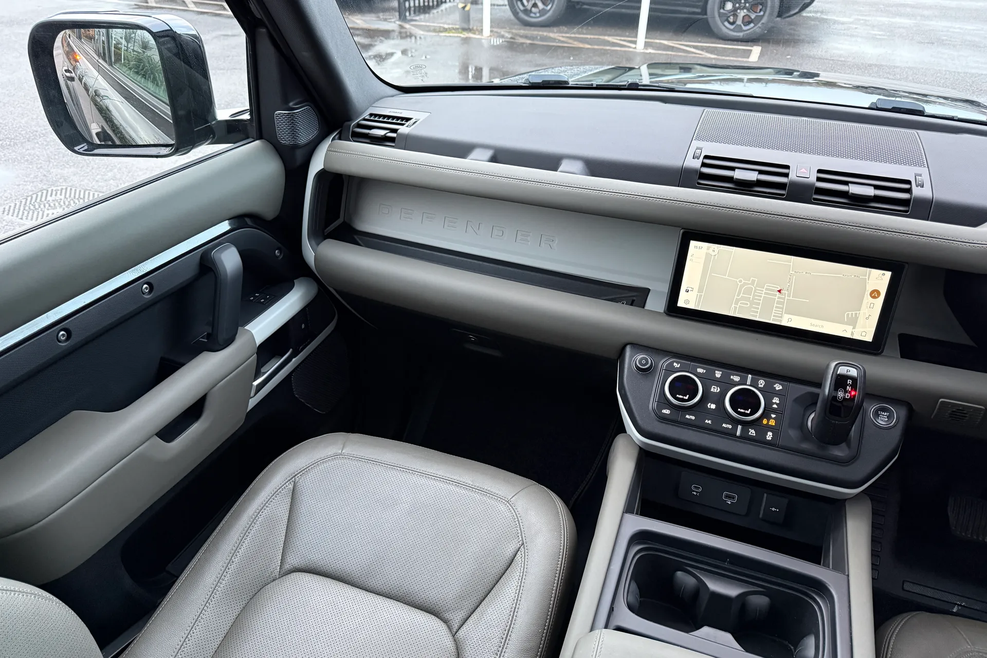 LAND ROVER DEFENDER thumbnail image number 23