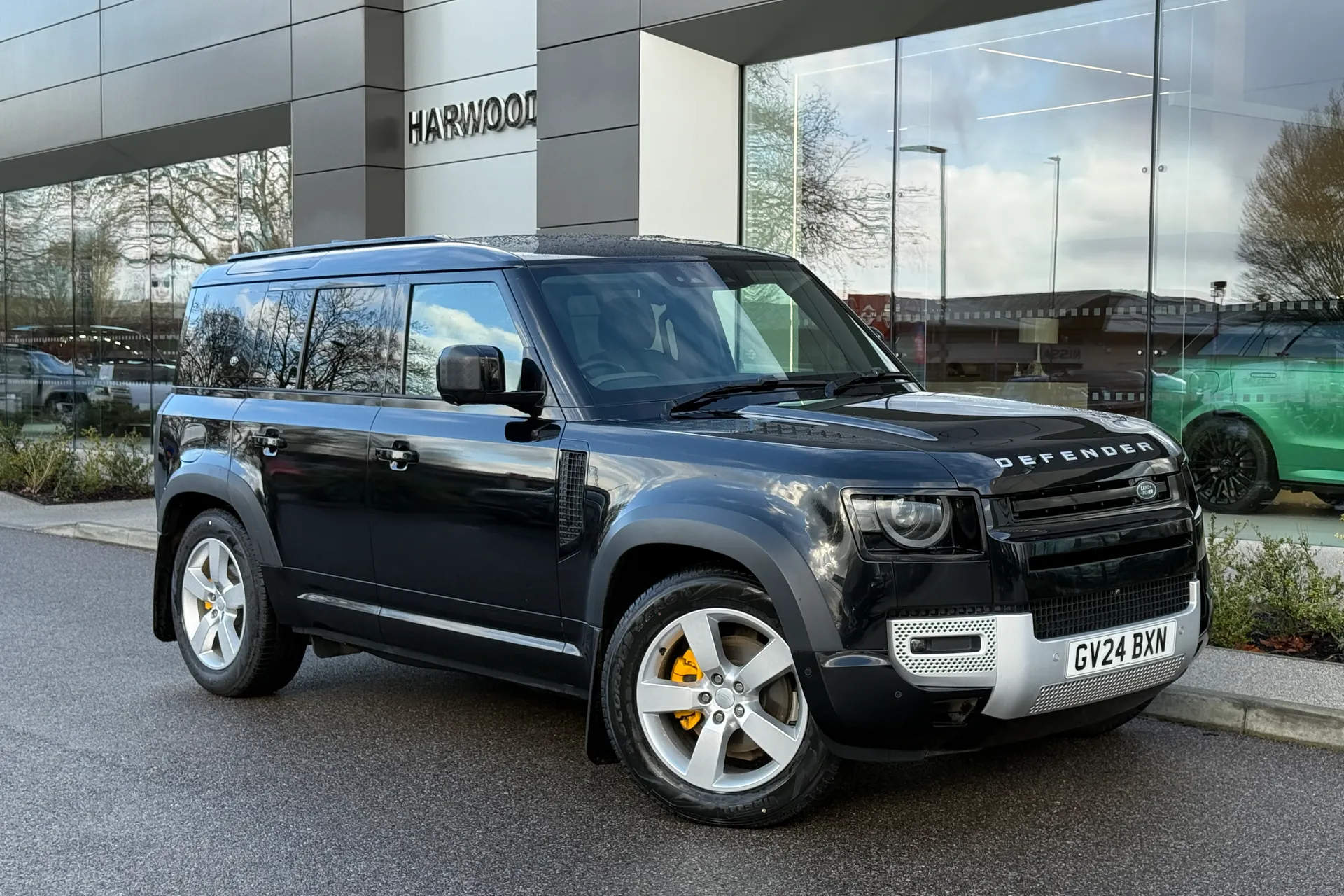 LAND ROVER DEFENDER focused image