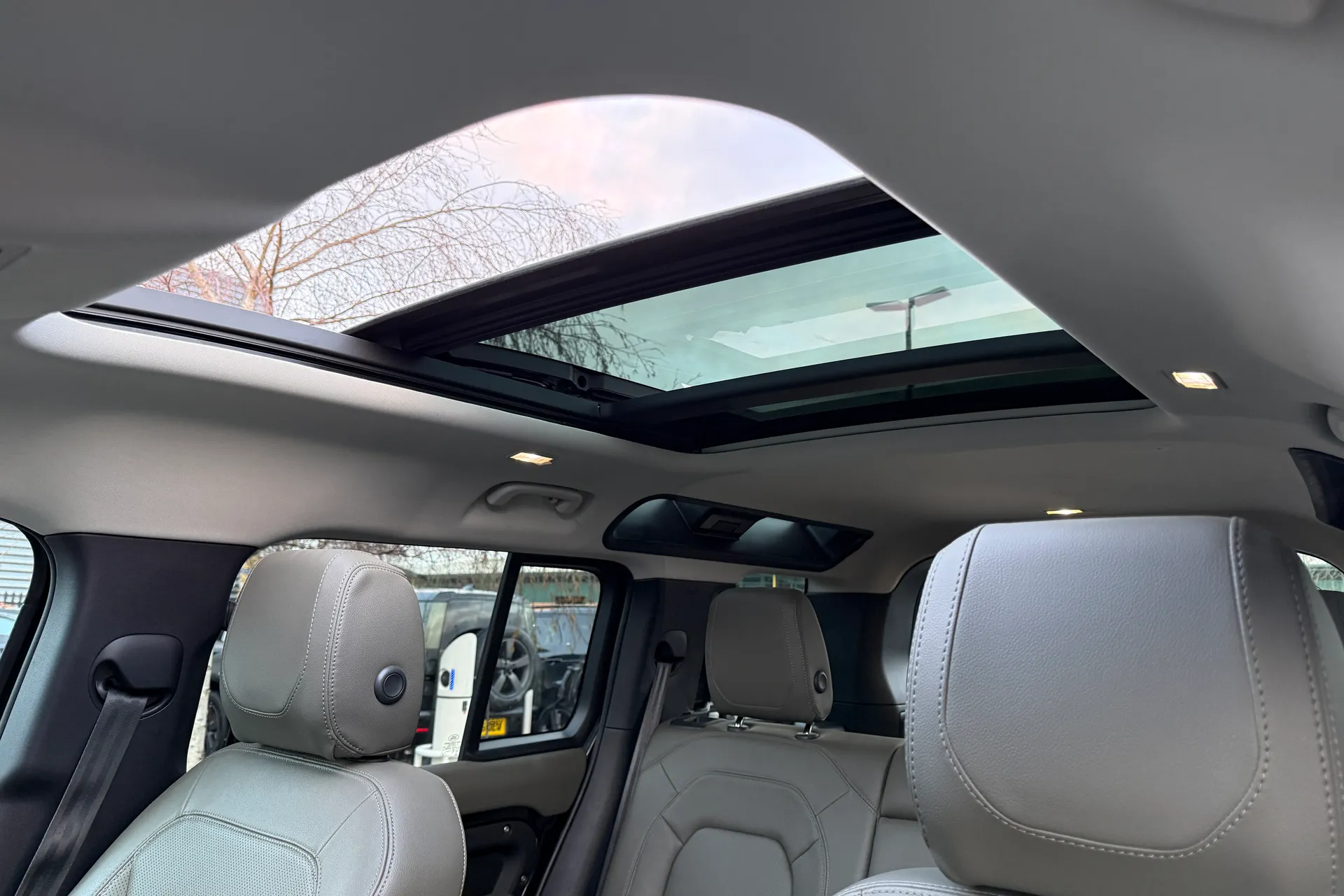 LAND ROVER DEFENDER thumbnail image number 5