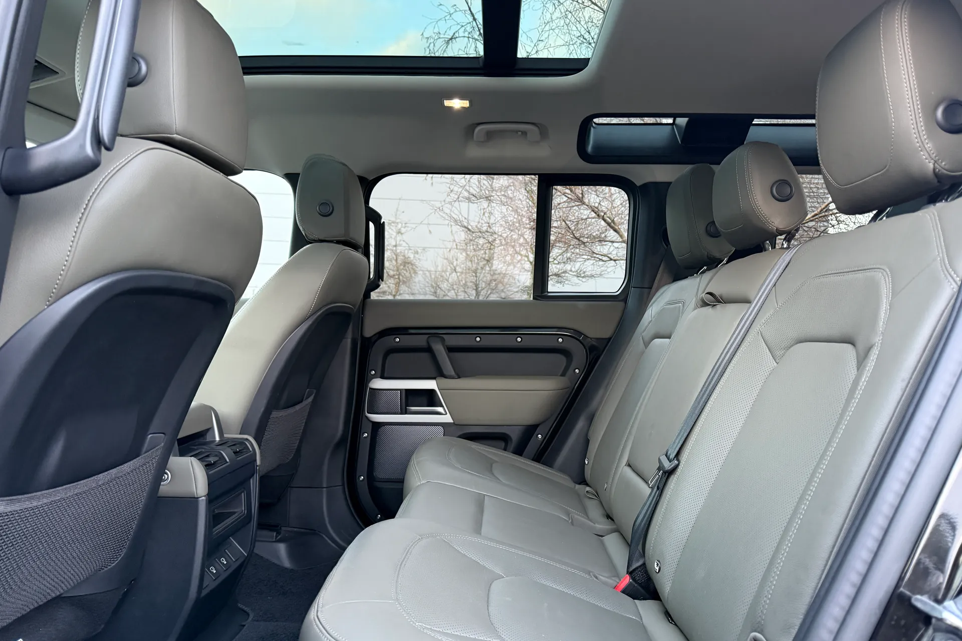 LAND ROVER DEFENDER thumbnail image number 48