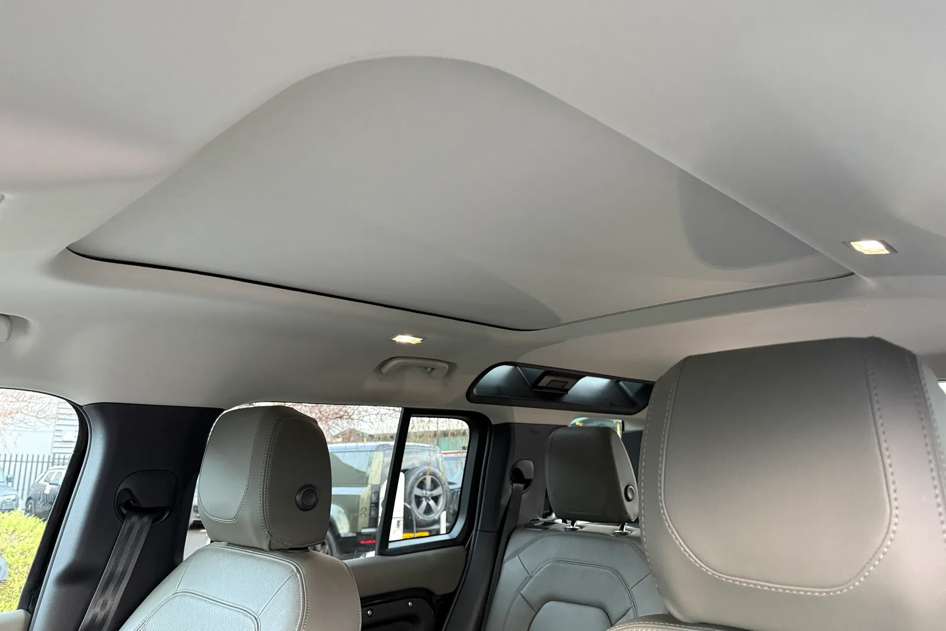 LAND ROVER DEFENDER thumbnail image number 7