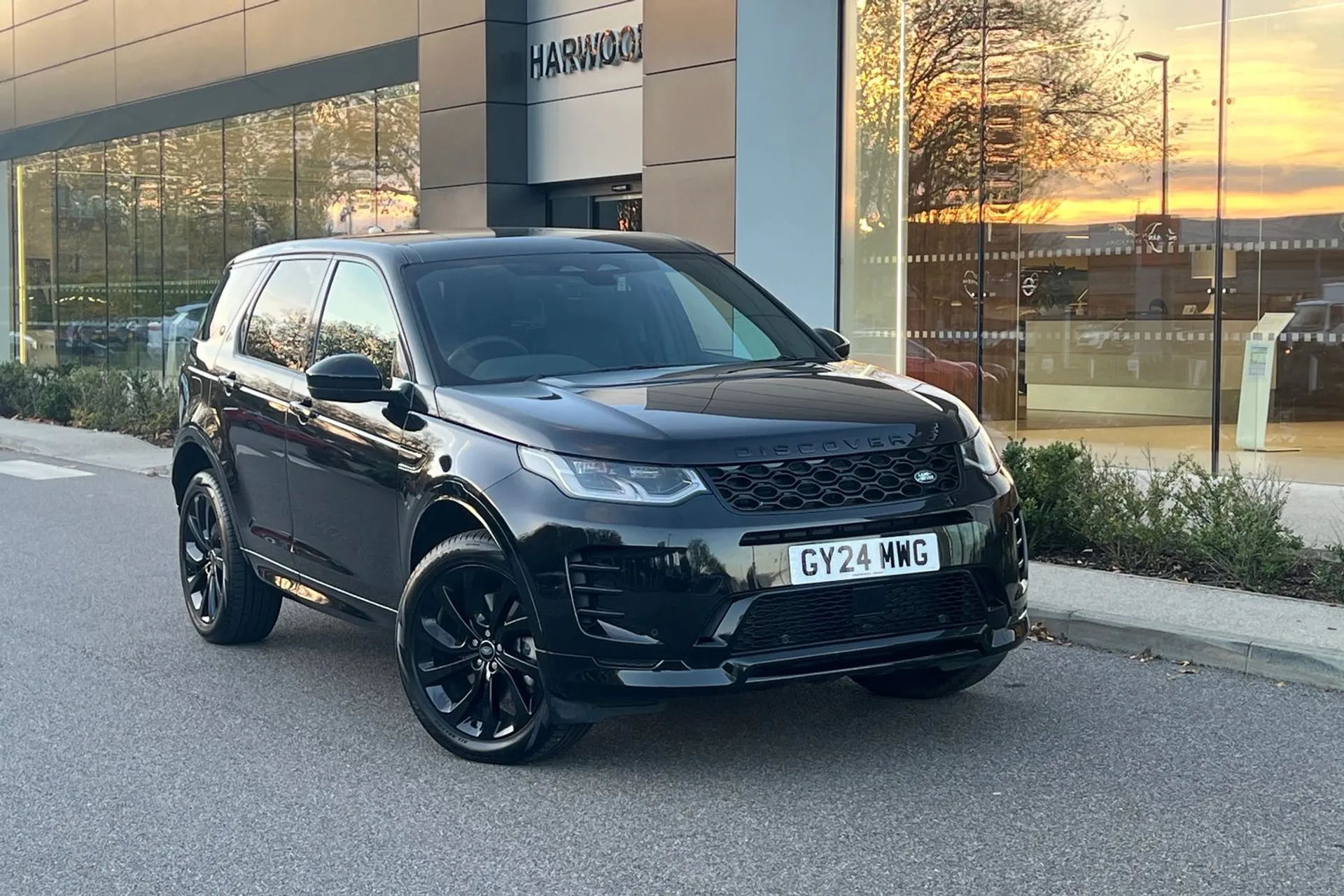 LAND ROVER DISCOVERY SPORT focused image