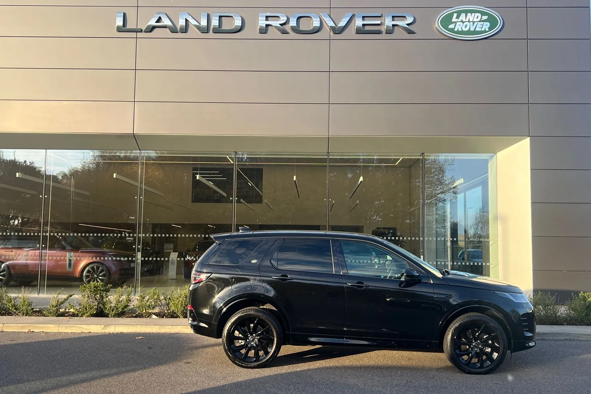 LAND ROVER DISCOVERY SPORT thumbnail image number 2