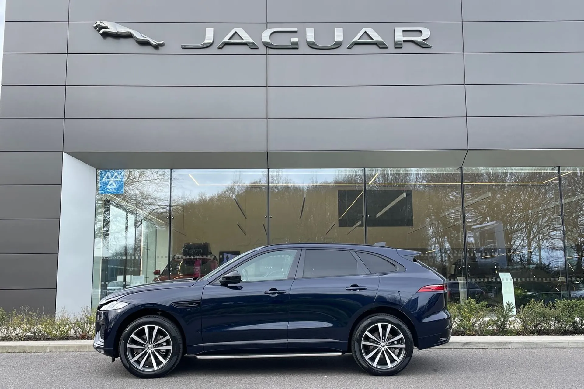 Jaguar F-PACE thumbnail image number 7